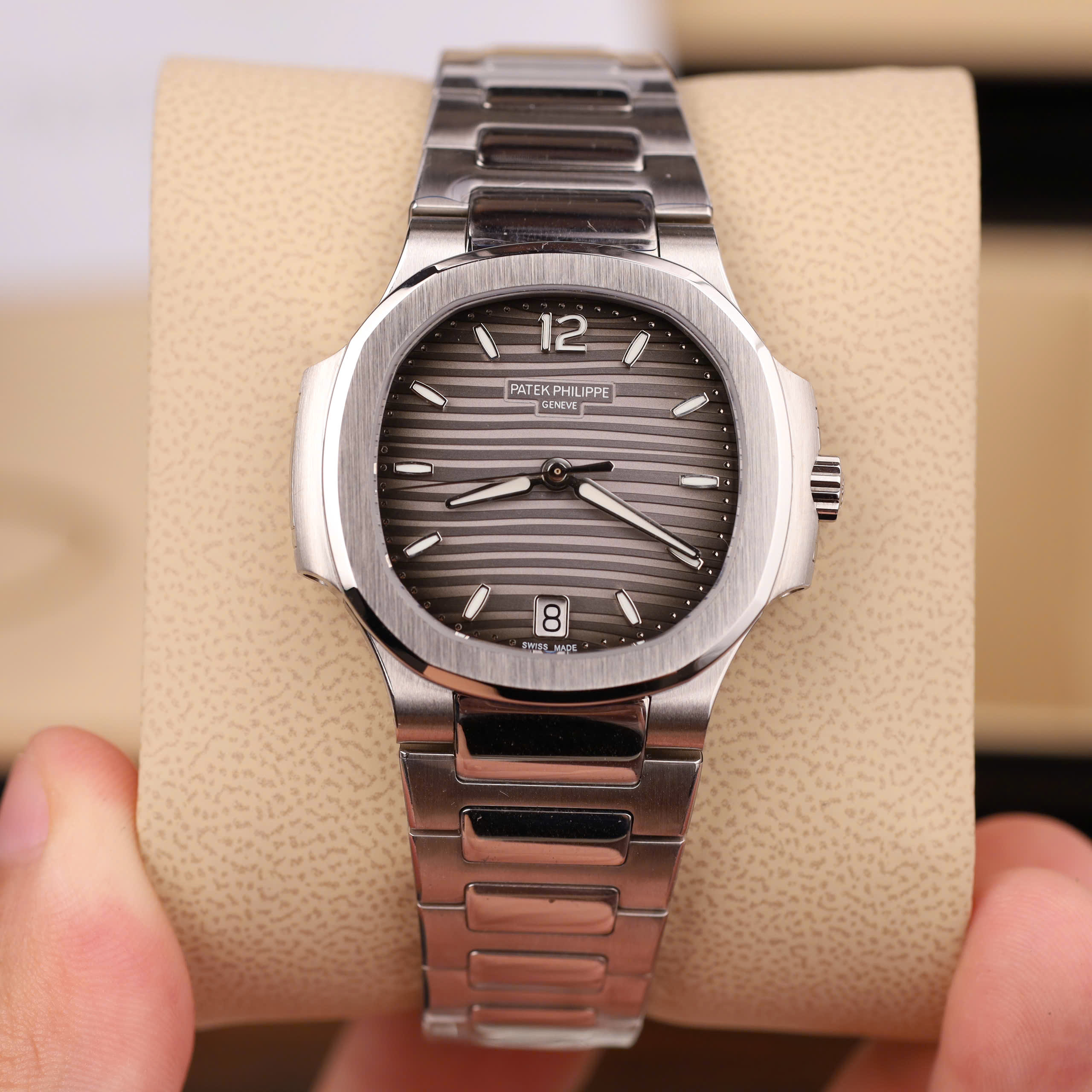 Patek Philippe Nautilus 7118 Best Quality Replica Watch Grey Dial Luminous Hours Automatic GR Factory 35 (1)