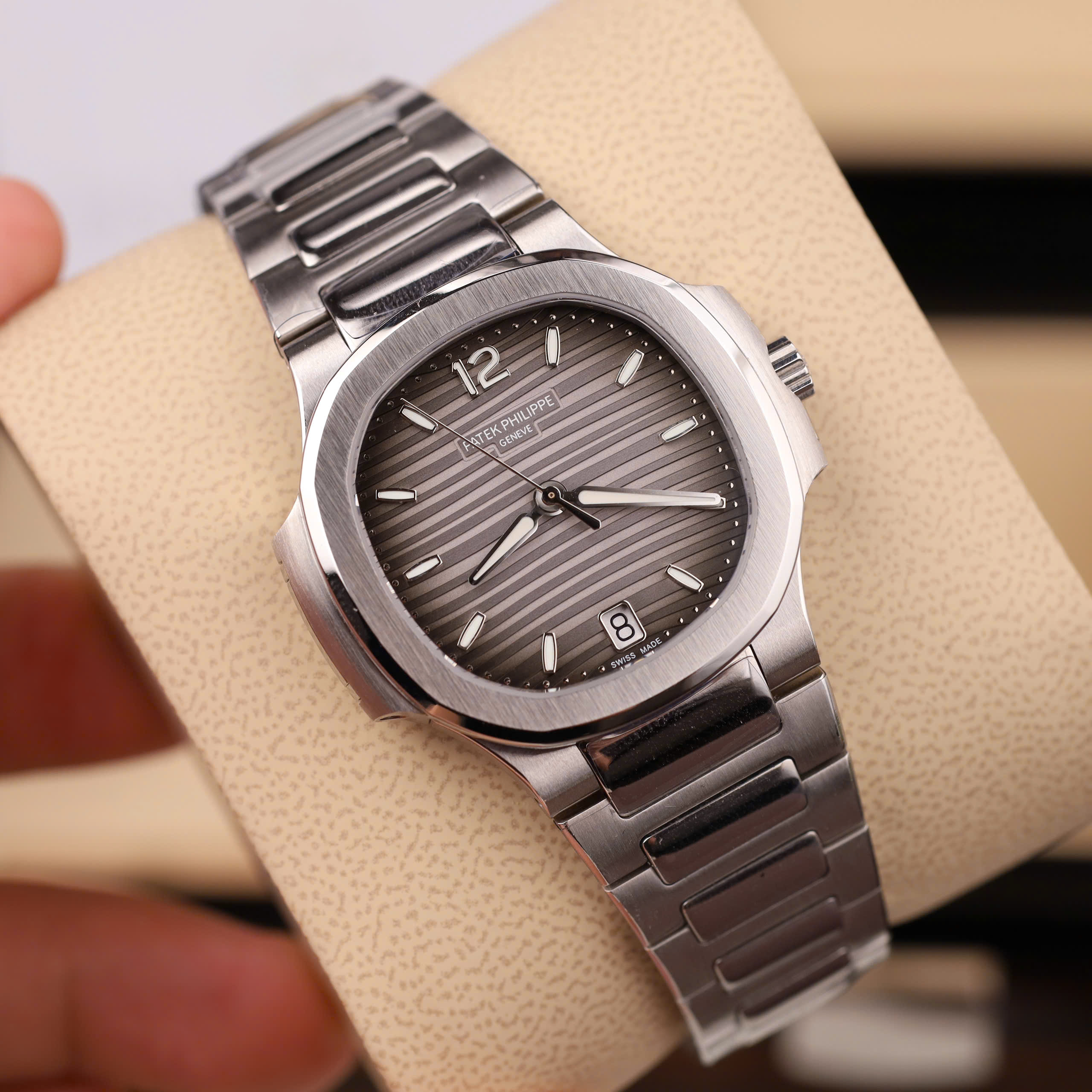 Patek Philippe Nautilus 7118 Best Quality Replica Watch Grey Dial Luminous Hours Automatic GR Factory 35 (10)