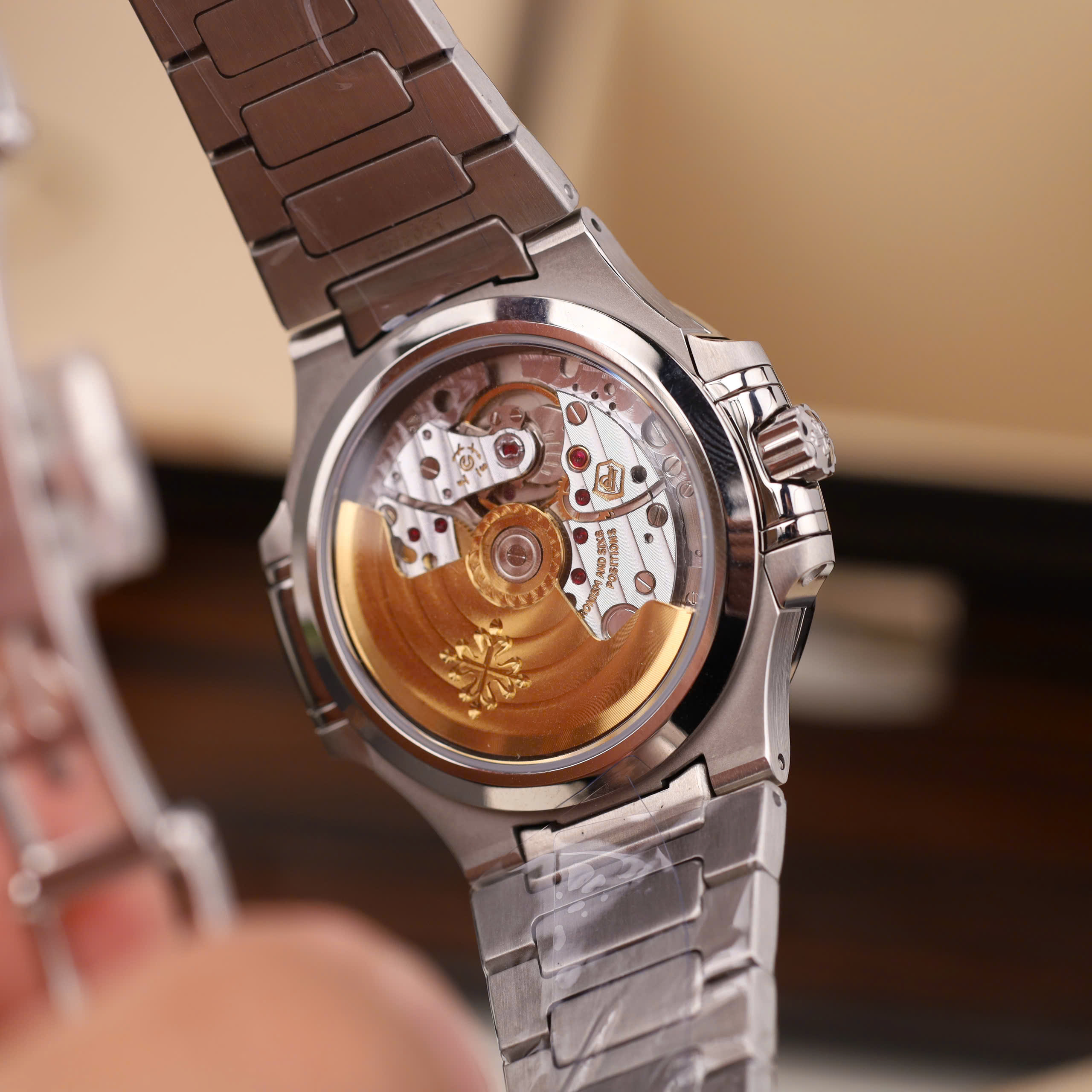 Patek Philippe Nautilus 7118 Best Quality Replica Watch Grey Dial Luminous Hours Automatic GR Factory 35 (6)