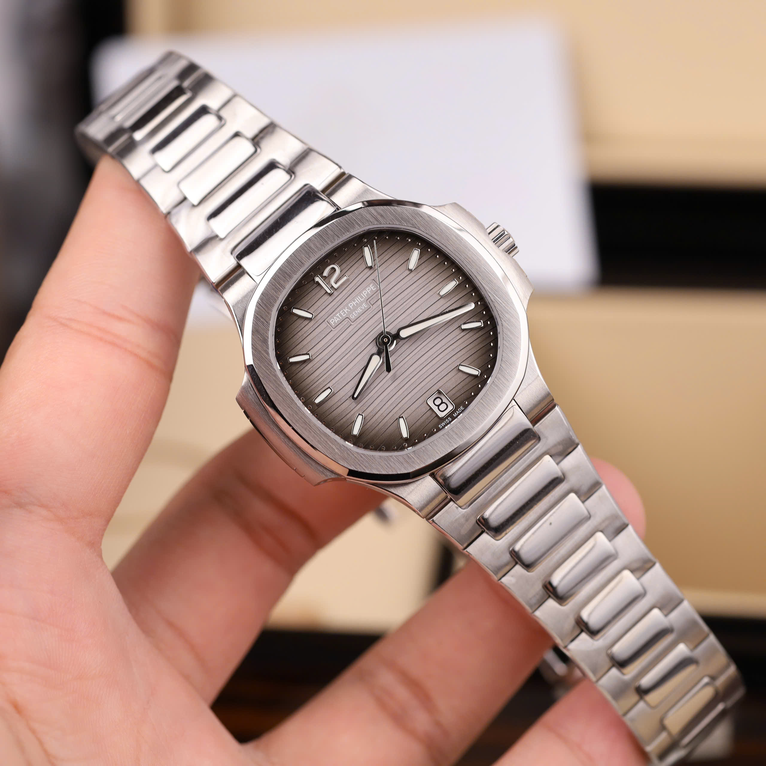 Patek Philippe Nautilus 7118 Best Quality Replica Watch Grey Dial Luminous Hours Automatic GR Factory 35 (9)