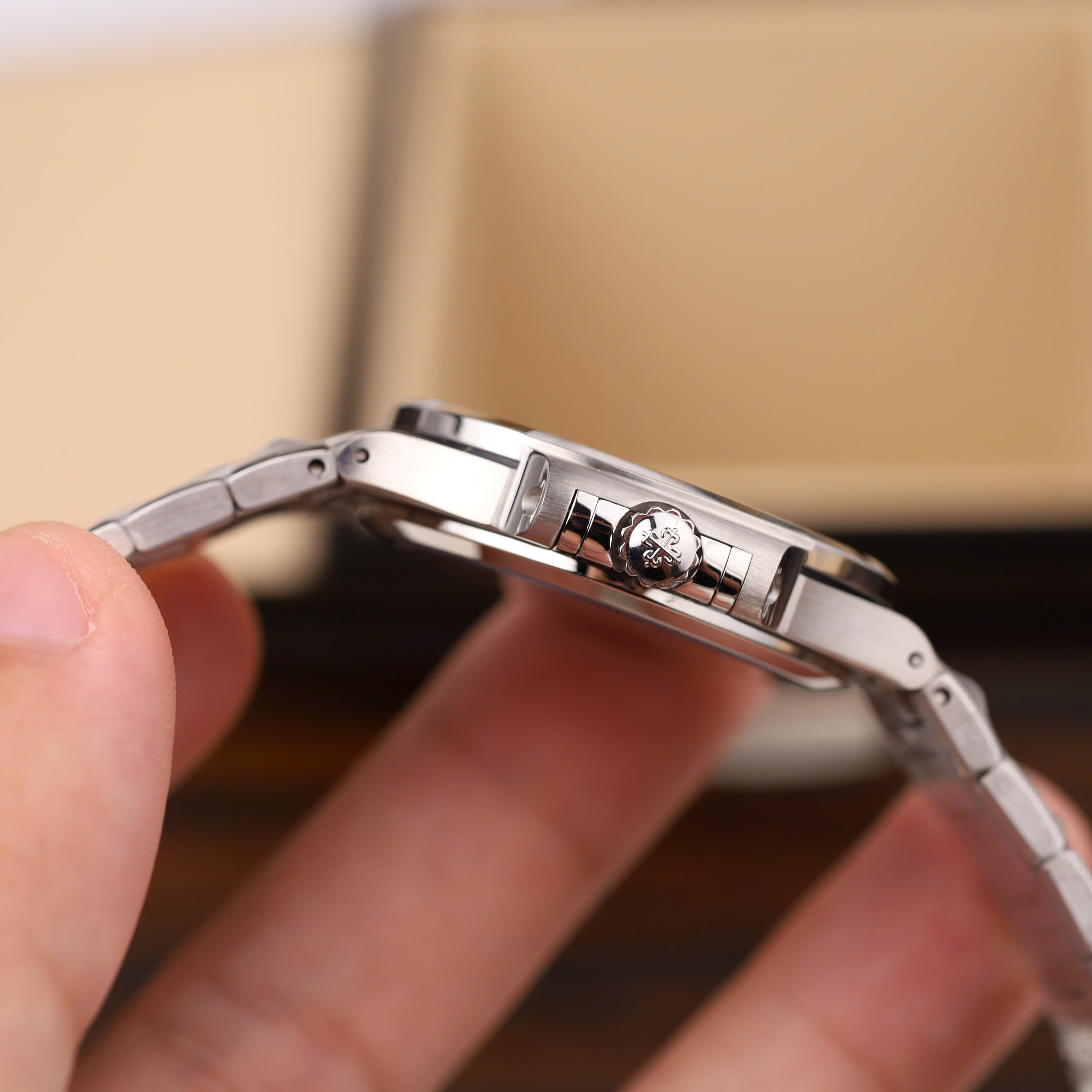 Patek Philippe Nautilus 7118 Best Replica Watches Grey Dial Rhinestone Bezel Automatic GR Factory 35 (4)