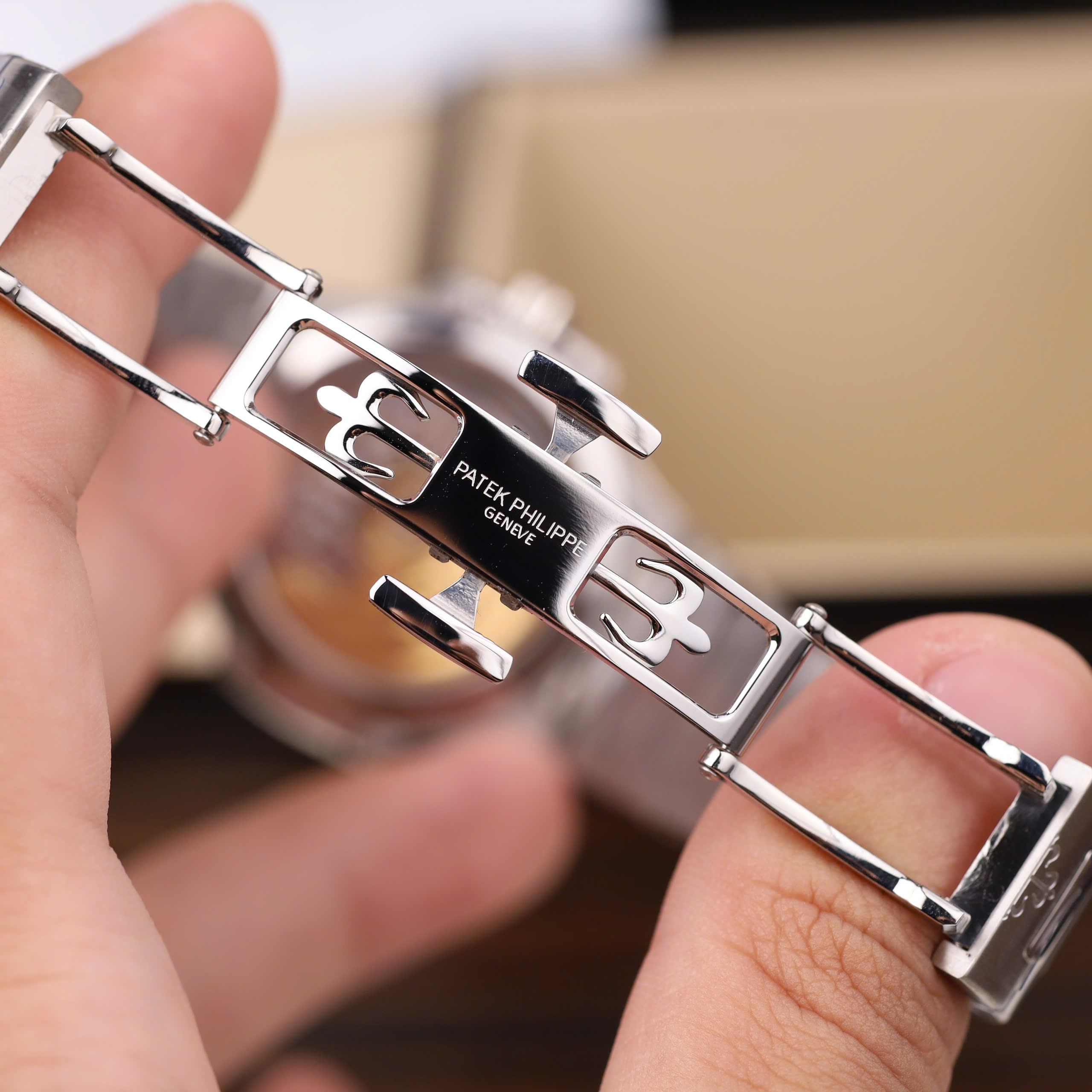 Patek Philippe Nautilus 7118 Best Replica Watches Grey Dial Rhinestone Bezel Automatic GR Factory 35 (5)