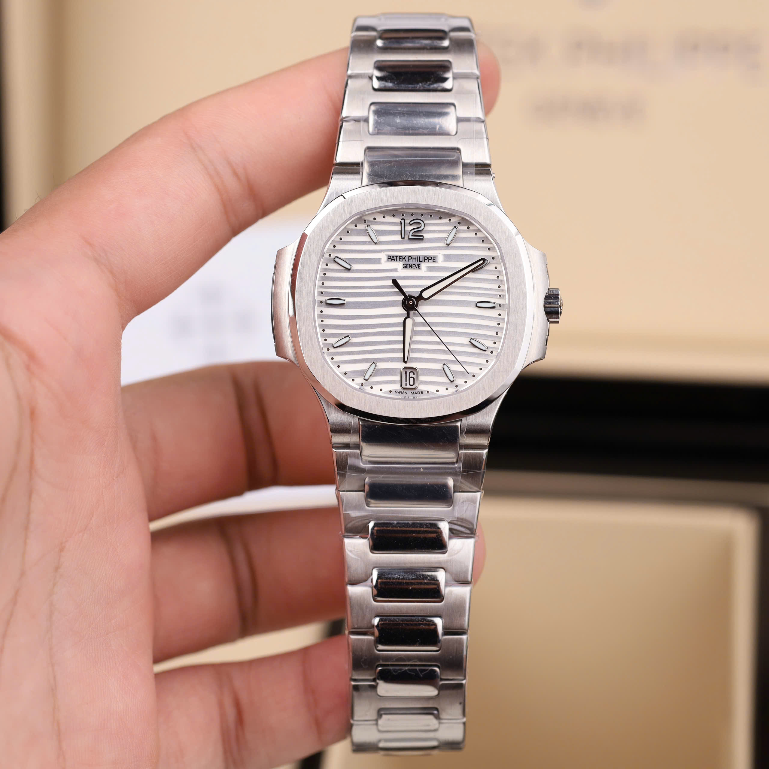 Patek Philippe Nautilus 7118 Imitation Watches White Dial Luminous Hours Automatic GR Factory 35 (1)