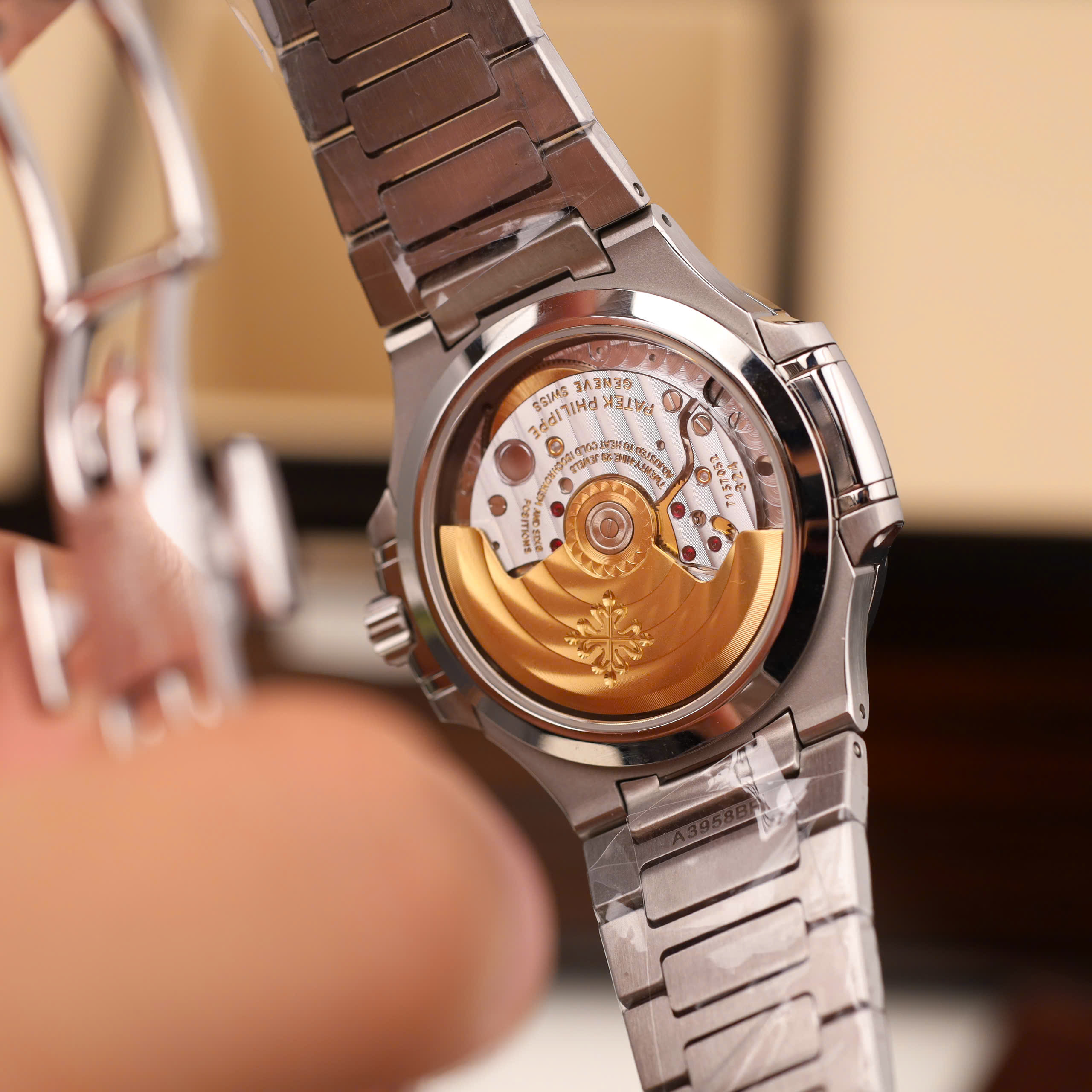 Patek Philippe Nautilus 7118 Imitation Watches White Dial Luminous Hours Automatic GR Factory 35 (4)