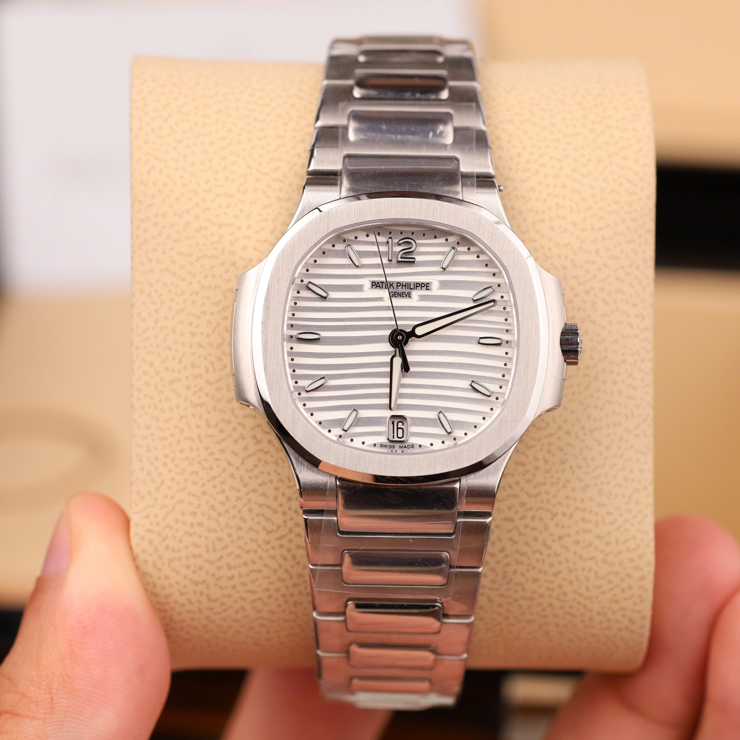 Patek Philippe Nautilus 7118 Imitation Watches White Dial Luminous Hours Automatic GR Factory 35 (8)
