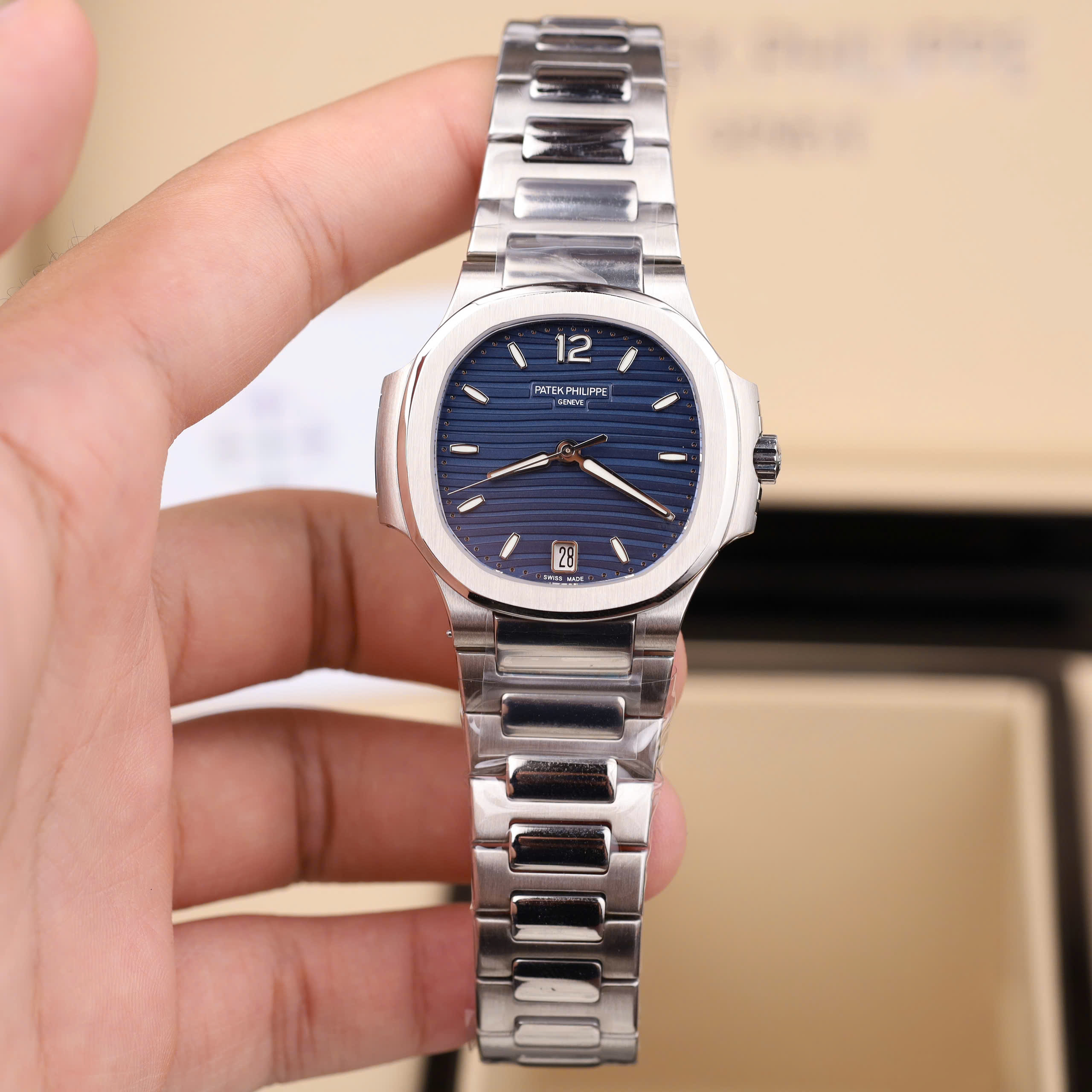 Patek Philippe Nautilus 7118 Replica Watch Blue Dial Luminous Hours Stainless Steel Automatic GR Factory 35 (1)