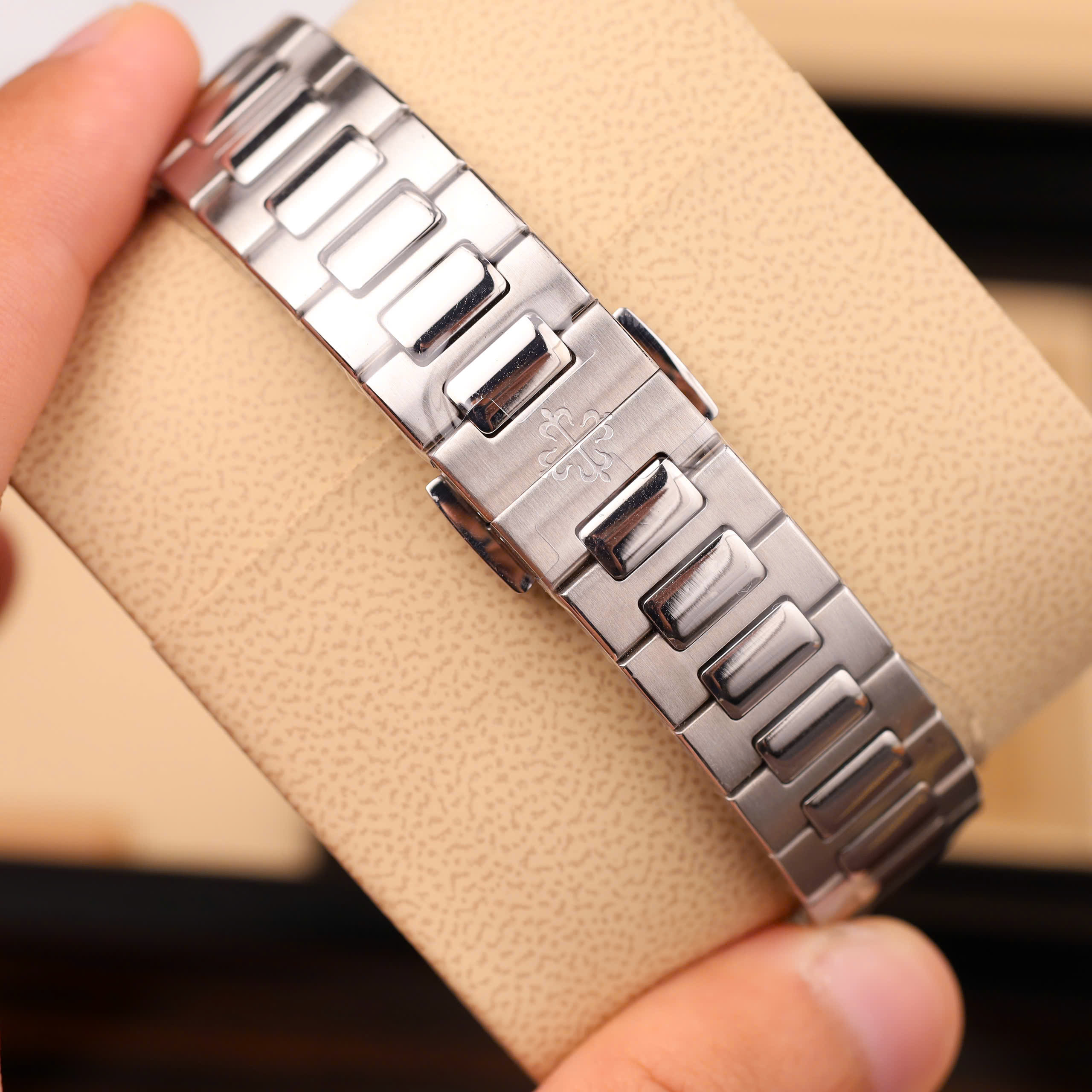 Patek Philippe Nautilus 7118 Replica Watch Blue Dial Luminous Hours Stainless Steel Automatic GR Factory 35 (3)