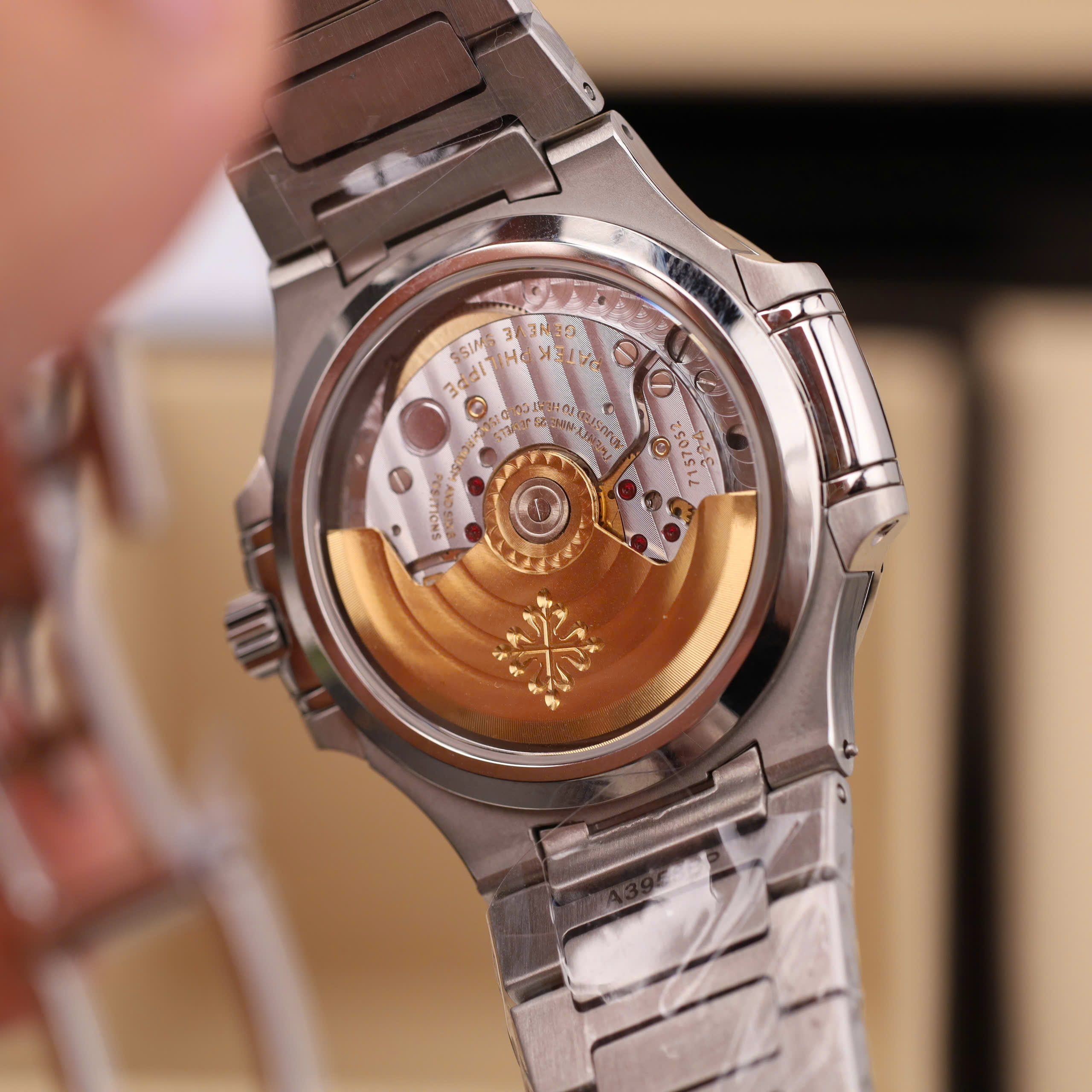 Patek Philippe Nautilus 7118 Replica Watch Blue Dial Luminous Hours Stainless Steel Automatic GR Factory 35 (4)