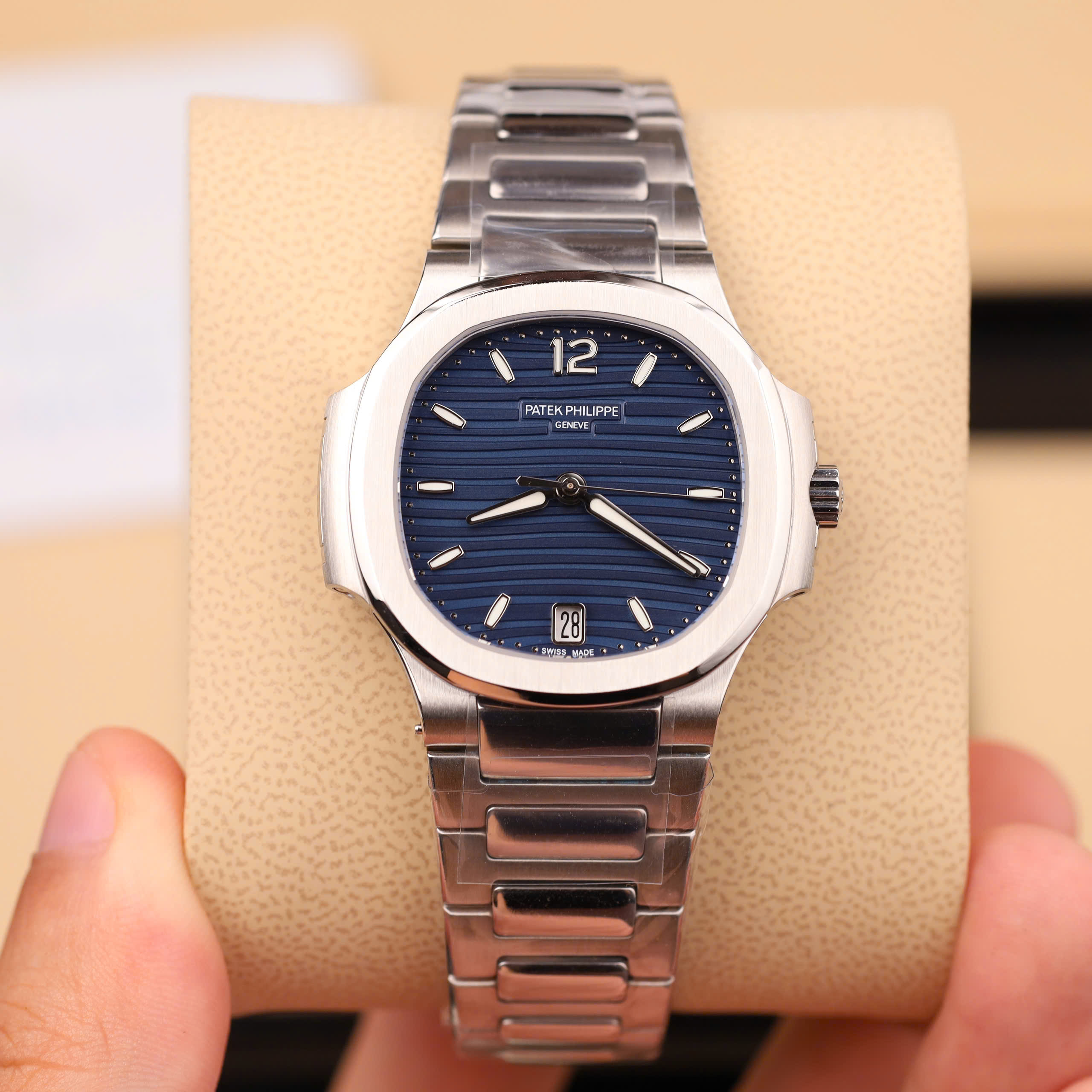 Patek Philippe Nautilus 7118 Replica Watch Blue Dial Luminous Hours Stainless Steel Automatic GR Factory 35 (6)