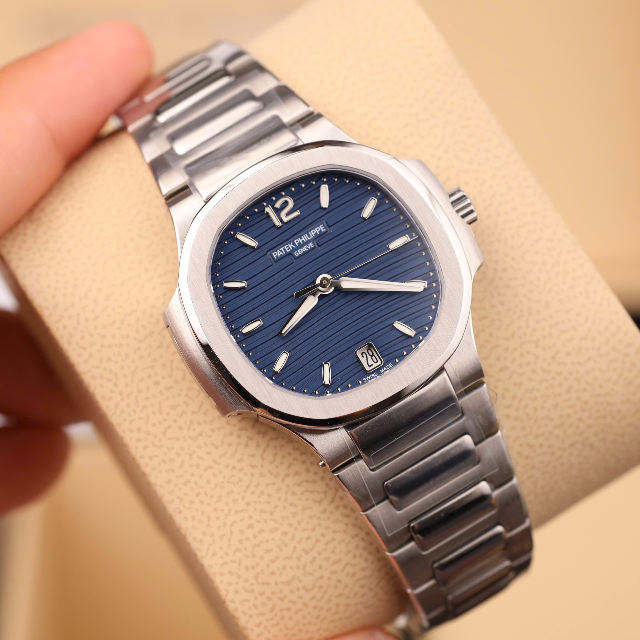 Patek Philippe Nautilus 7118 Replica Watch Blue Dial Luminous Hours Stainless Steel Automatic GR Factory 35 (8)