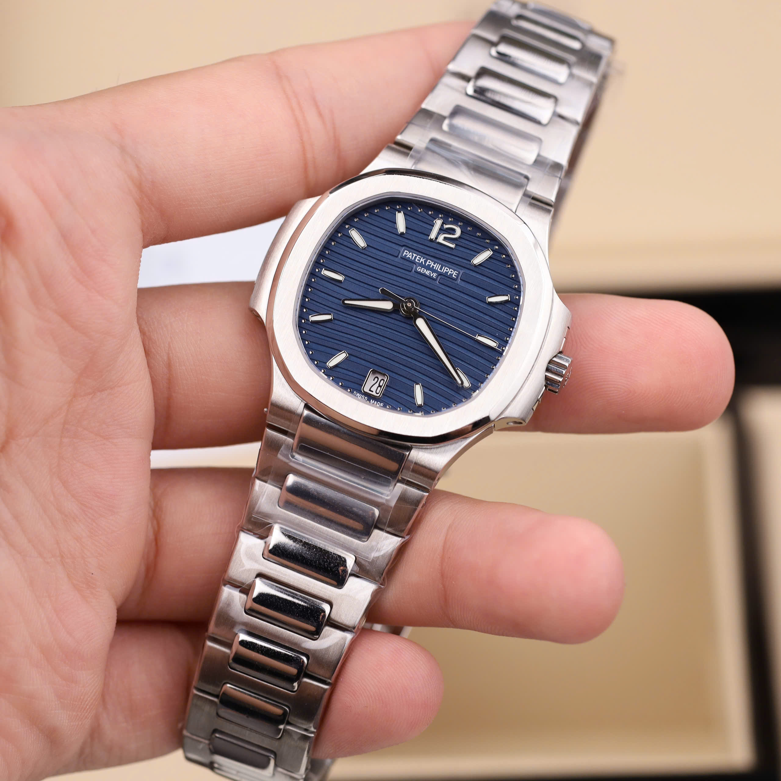 Patek Philippe Nautilus 7118 Replica Watch Blue Dial Luminous Hours Stainless Steel Automatic GR Factory 35 (9)