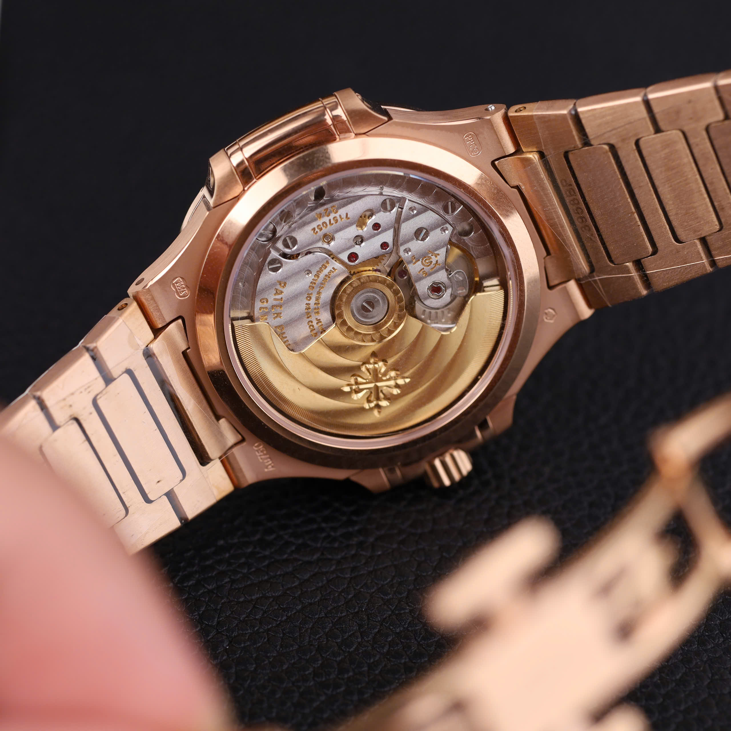 Patek Philppe Nautilus 7118 Imitation Watch Rose Gold Plate All Watch Rhinestone Bezel 35.2mm Automatic GR Factory (3)