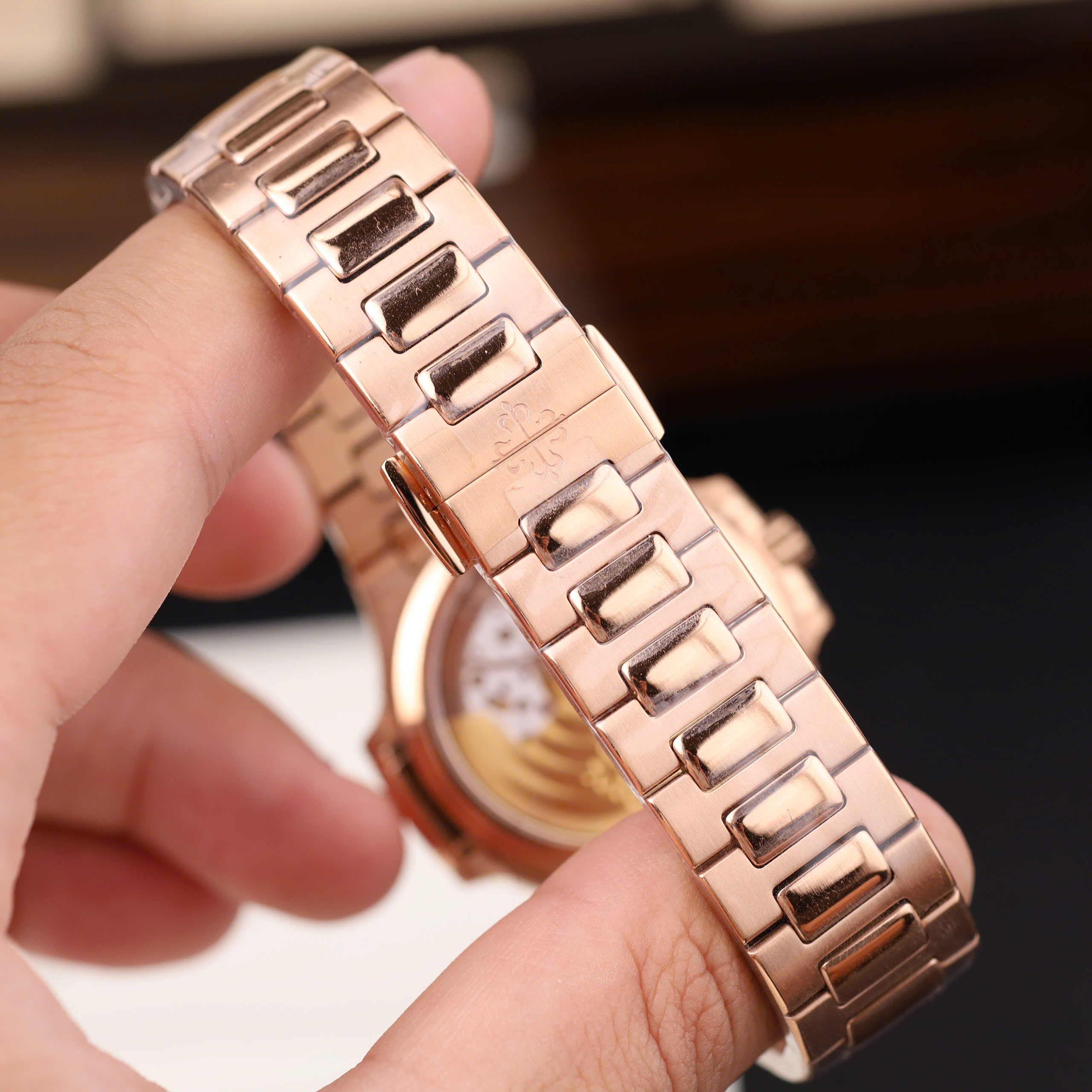 Patek Philppe Nautilus 7118 Imitation Watch Rose Gold Plate All Watch Rhinestone Bezel 35.2mm Automatic GR Factory (4)