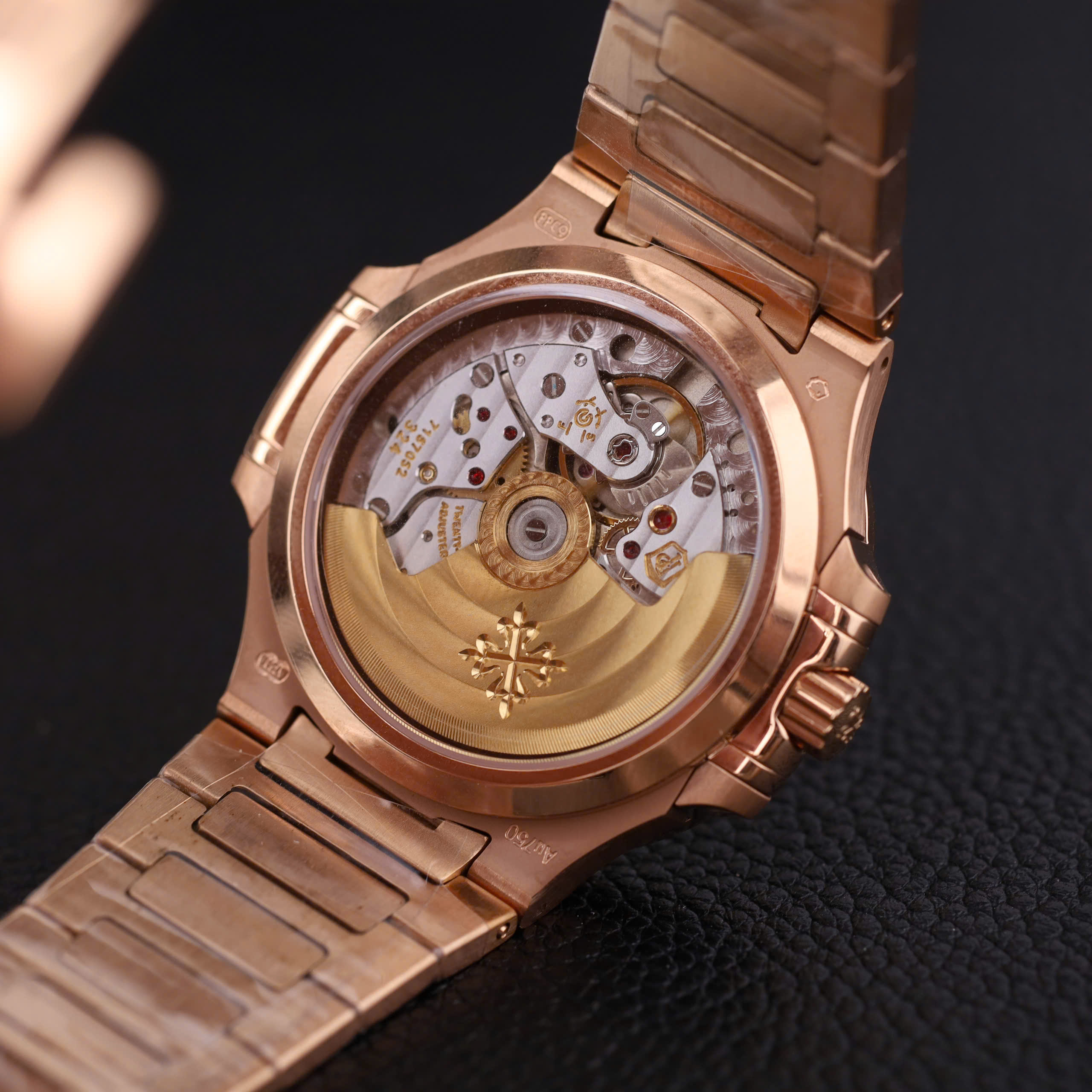 Patek Philppe Nautilus 7118 Imitation Watch Rose Gold Plate All Watch Rhinestone Bezel 35.2mm Automatic GR Factory (6)