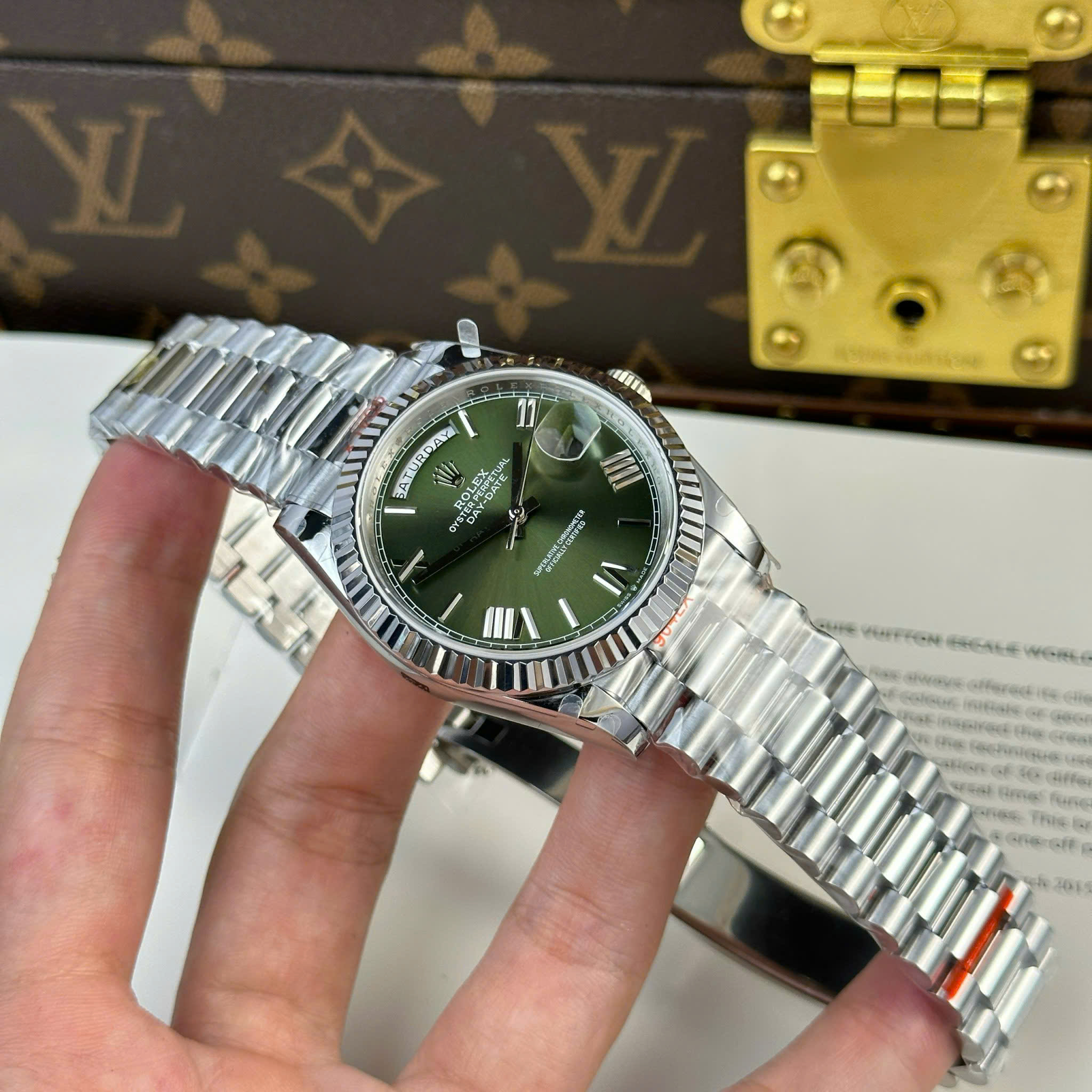 Rolex Day-Date 228236-0008 Best Quality Replica Watches Green Dial Roman Hours QF Factory 40mm (9)
