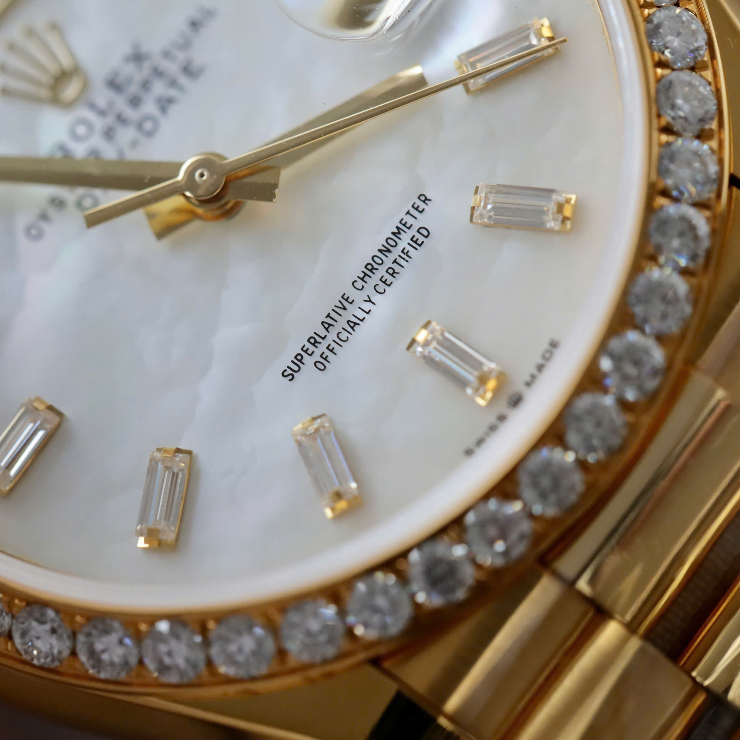 Rolex Day-Date Imitation Luxury Watch Mother Of Pearl Dial Gold Wrapped + Moissanite GM Factory 36mm (4)