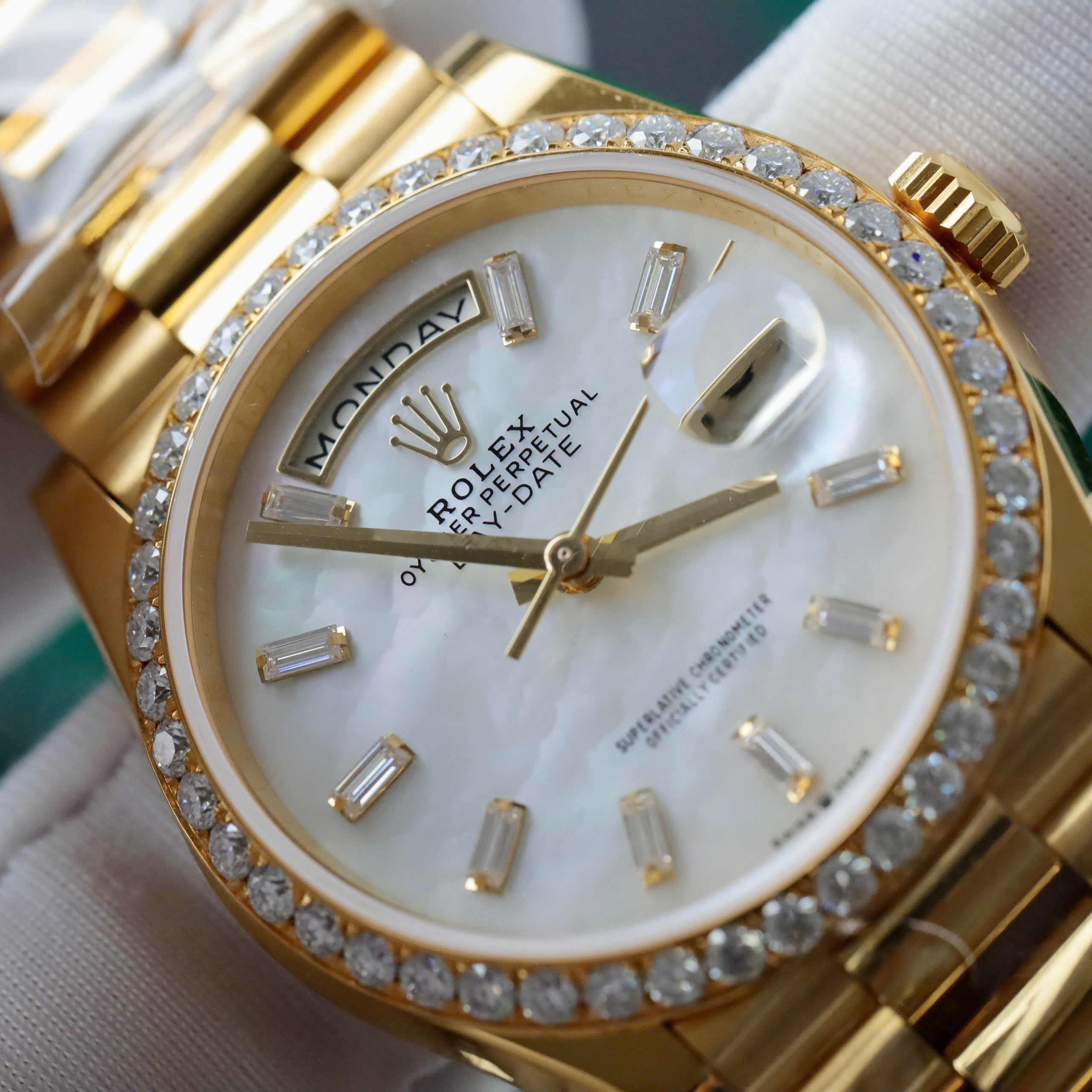 Rolex Day-Date Imitation Luxury Watch Mother Of Pearl Dial Gold Wrapped + Moissanite GM Factory 36mm (5)