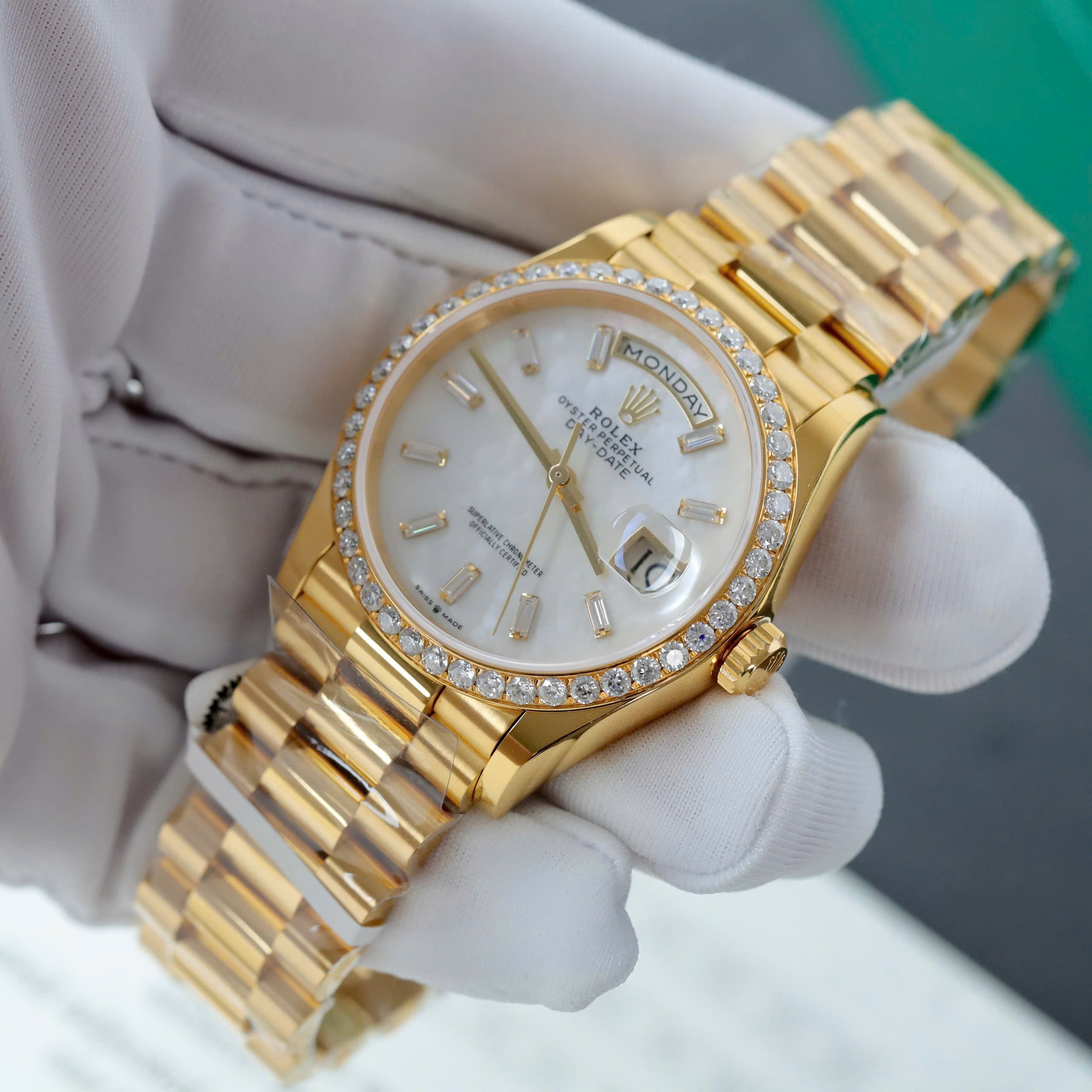 Rolex Day-Date Imitation Luxury Watch Mother Of Pearl Dial Gold Wrapped + Moissanite GM Factory 36mm (6)