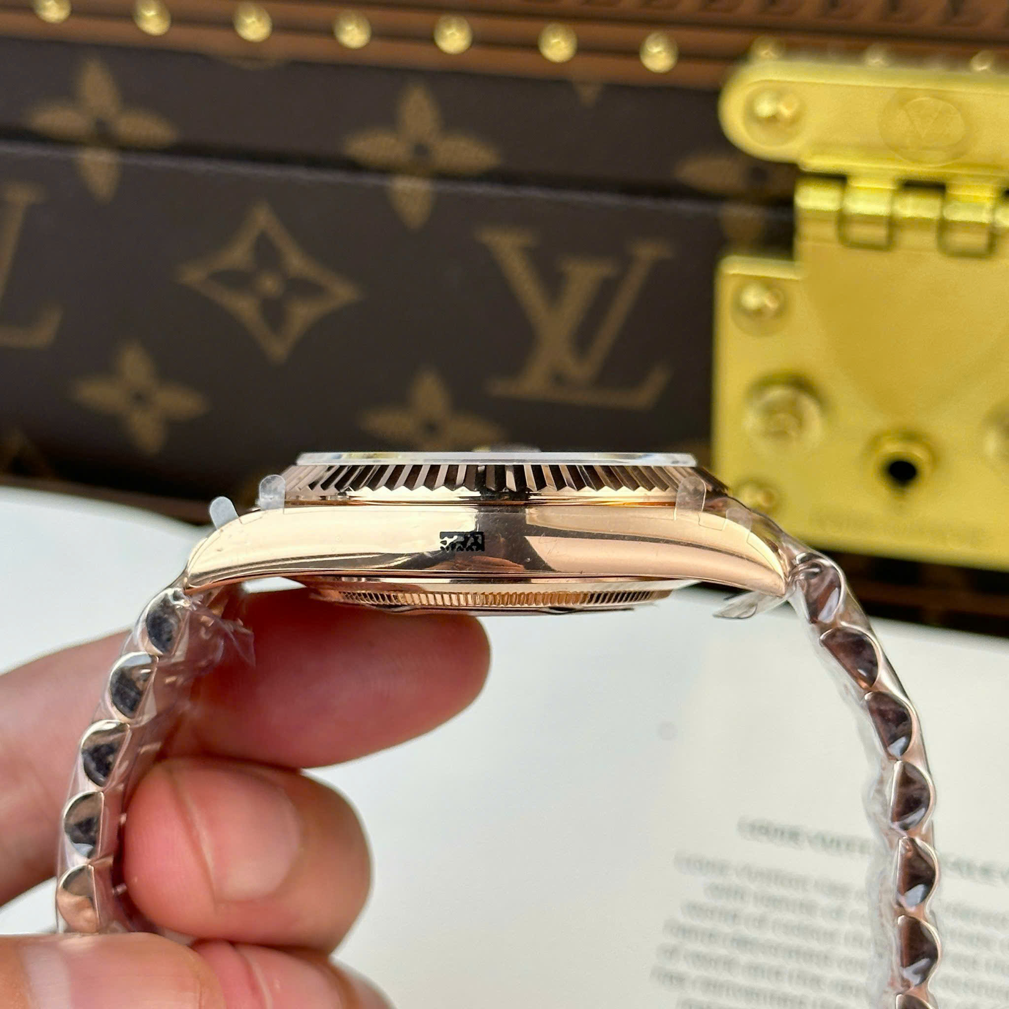 Rolex Day-Date M228235-0003 Imitation Watch Rose Gold Plate Brown Chocolate Dial Rhinestone Baguette Hours Gain Weight QF Factory 40mm (4)