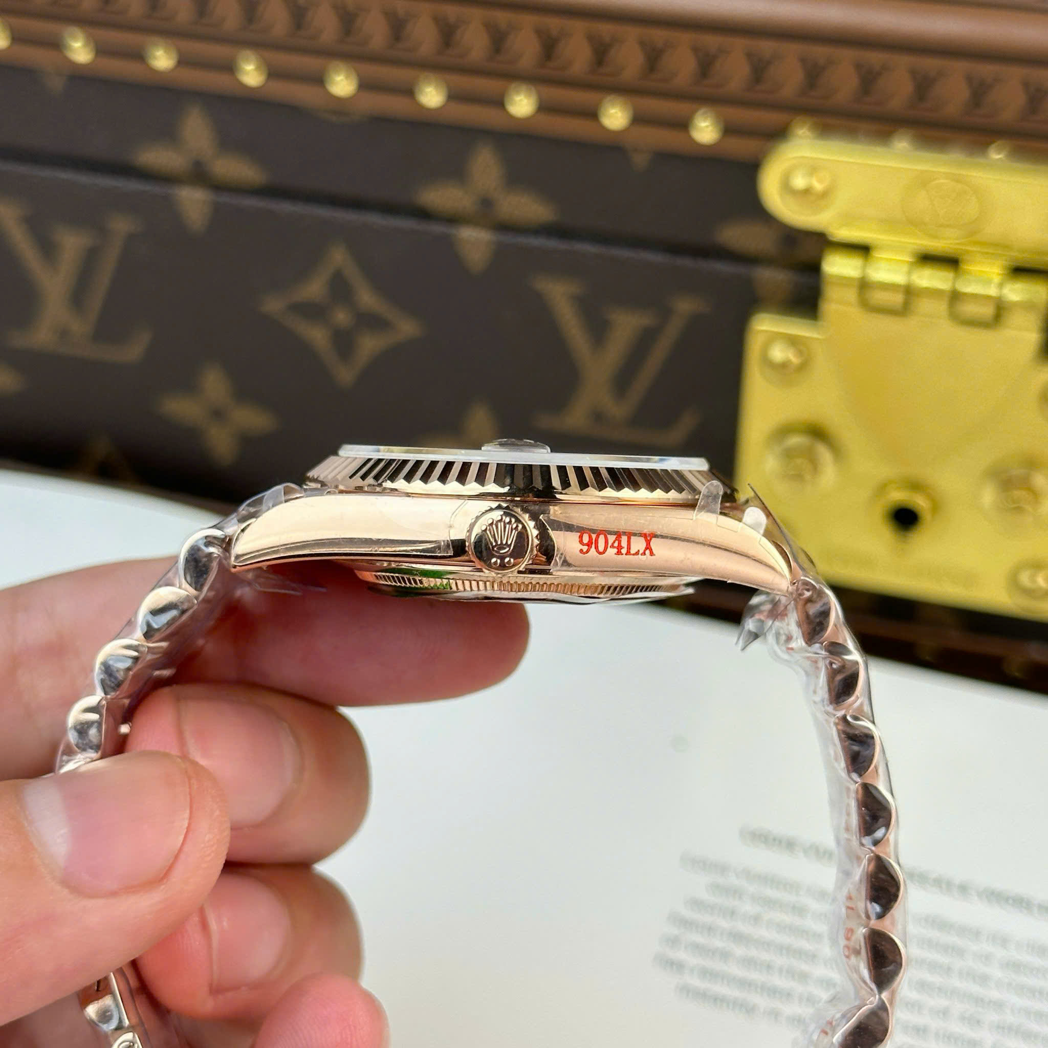 Rolex Day-Date M228235-0003 Imitation Watch Rose Gold Plate Brown Chocolate Dial Rhinestone Baguette Hours Gain Weight QF Factory 40mm (5)