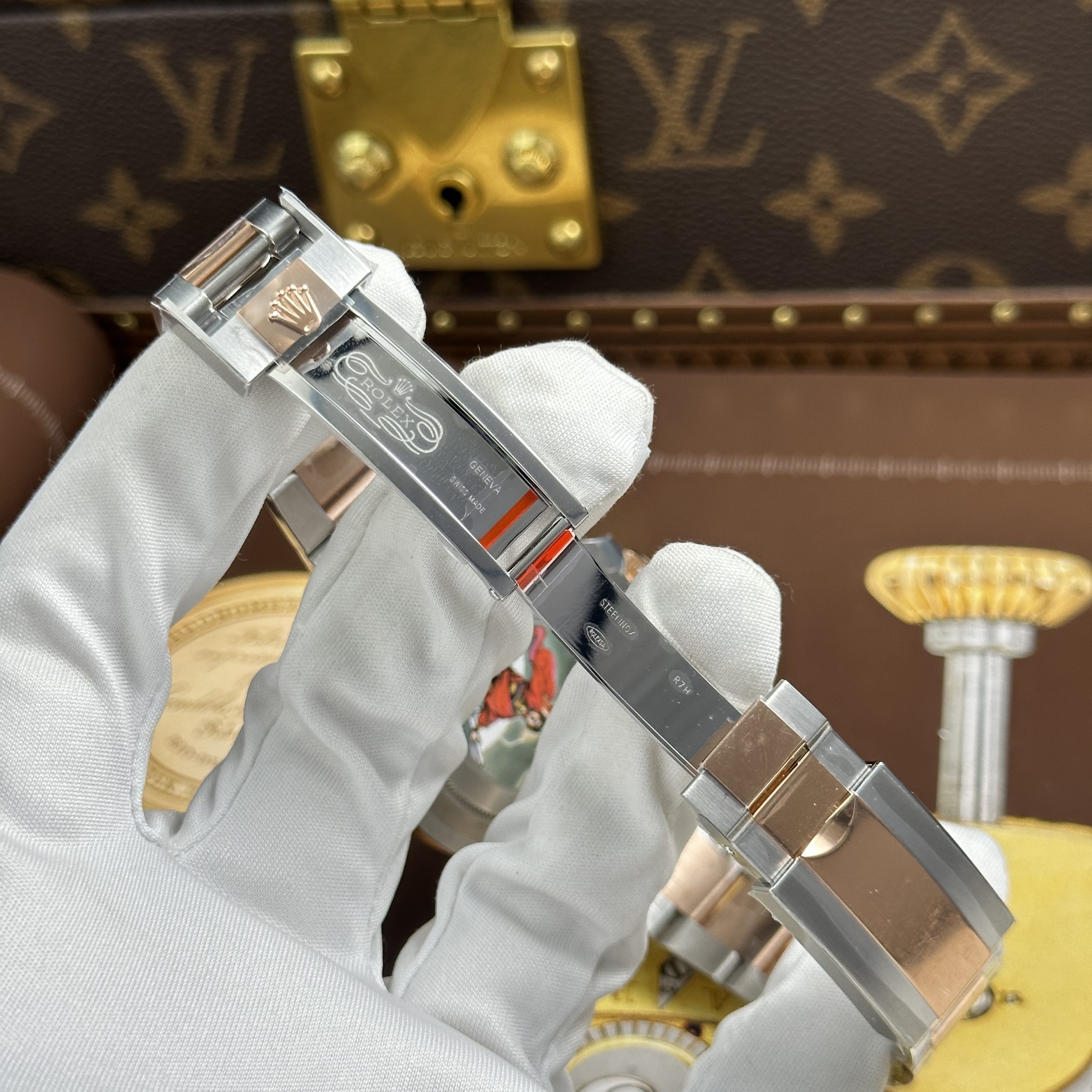 Rolex GMT-Master II 126711CHNR-0002 Root Beer Replica Watch Two Tone Rose Gold Plate Black Dial Bezel Ceramic Clean Factory 40mm (2)