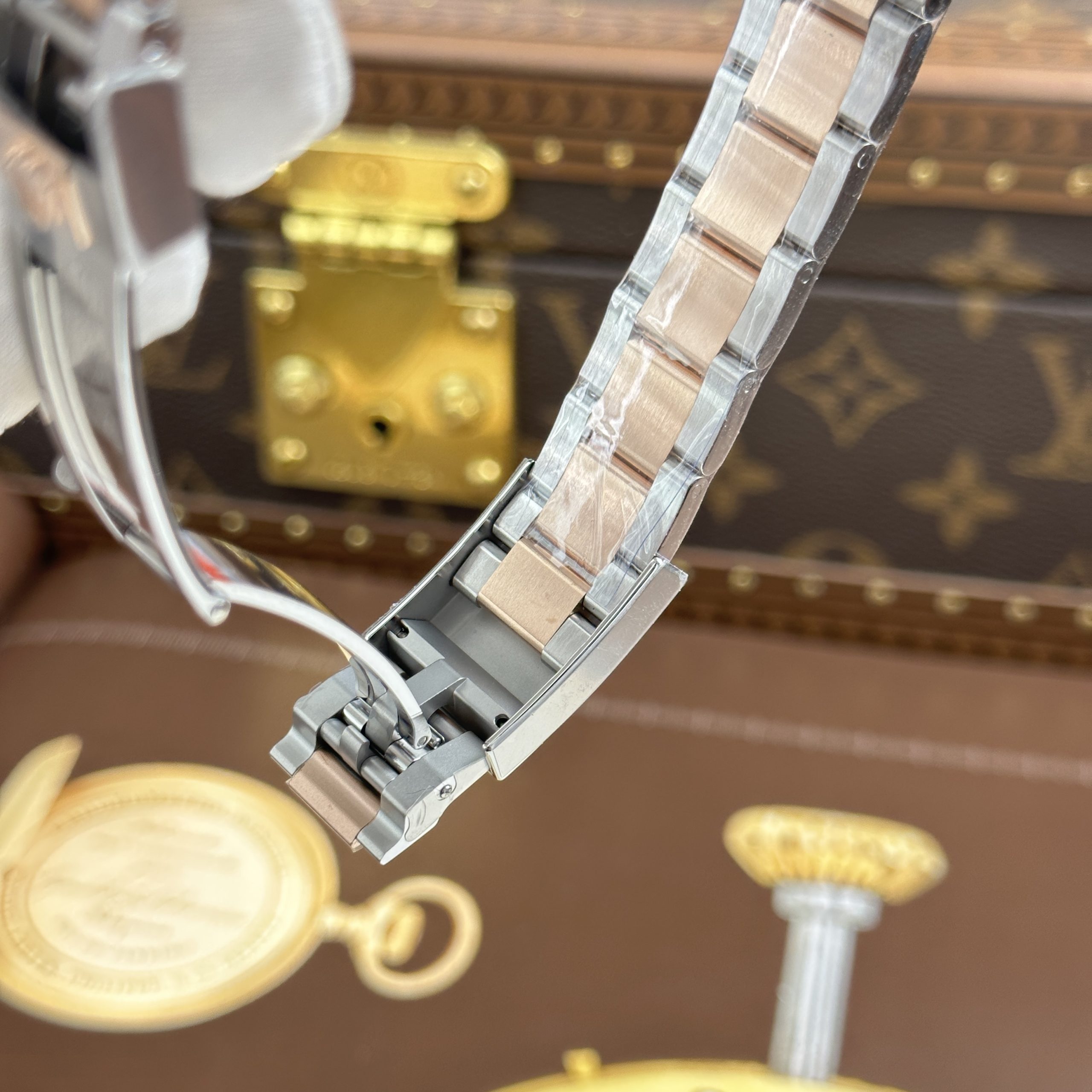 Rolex GMT-Master II 126711CHNR-0002 Root Beer Replica Watch Two Tone Rose Gold Plate Black Dial Bezel Ceramic Clean Factory 40mm (3)