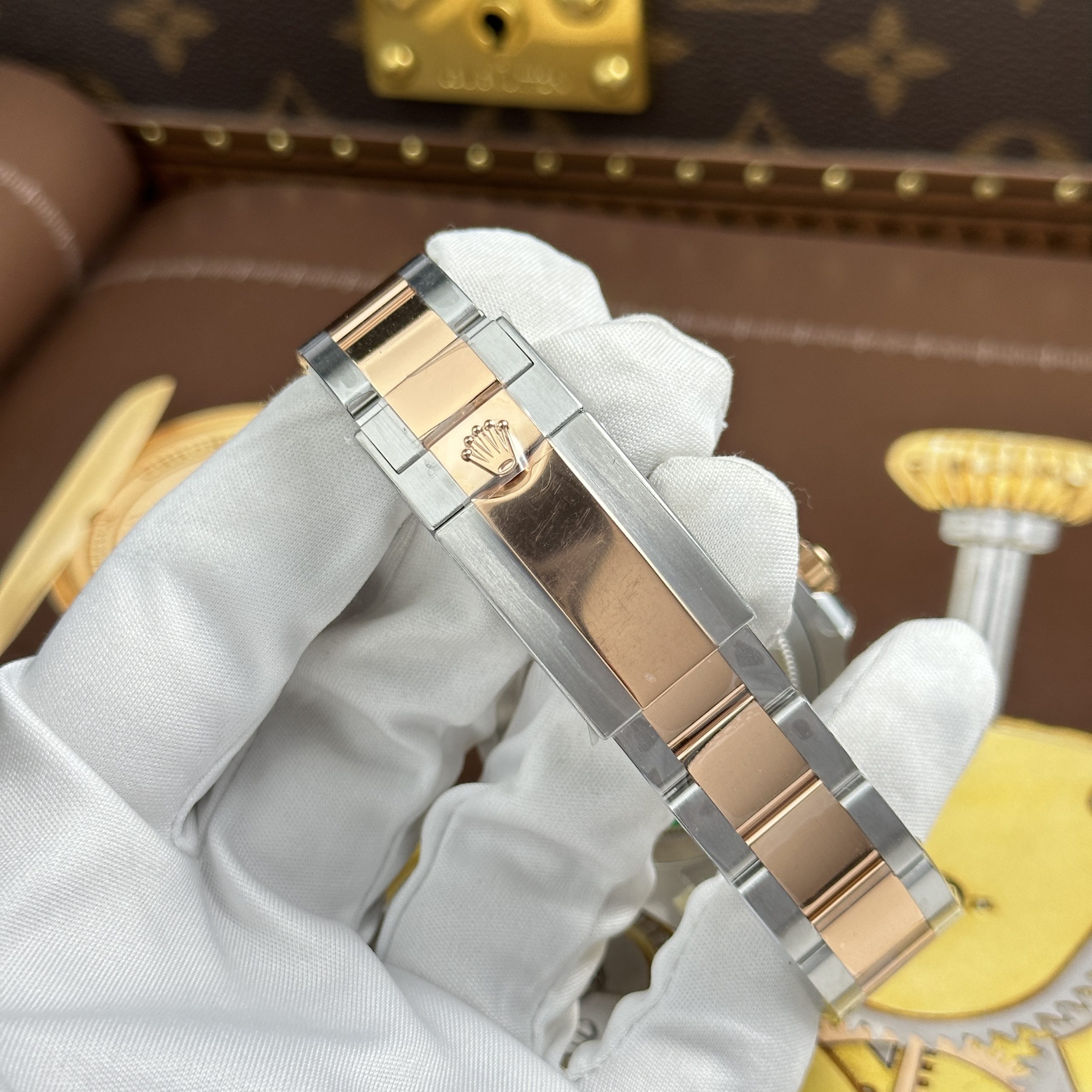 Rolex GMT-Master II 126711CHNR-0002 Root Beer Replica Watch Two Tone Rose Gold Plate Black Dial Bezel Ceramic Clean Factory 40mm (4)