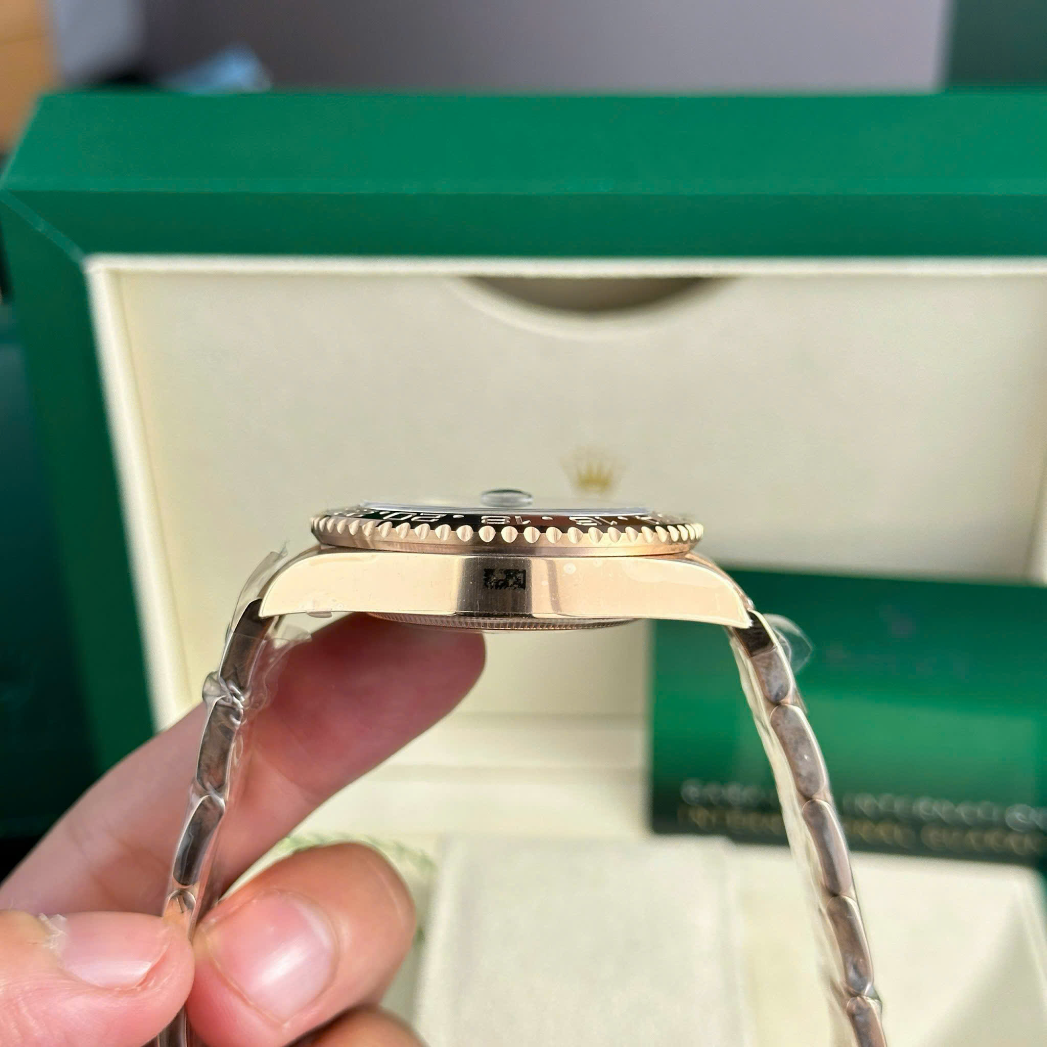 Rolex GMT-Master II 126715CHNR-0001 Root Beer Best Quality Replica Watch Rose Gold Plate Black Dial Bezel Ceramic Clean Factory 40mm (1)