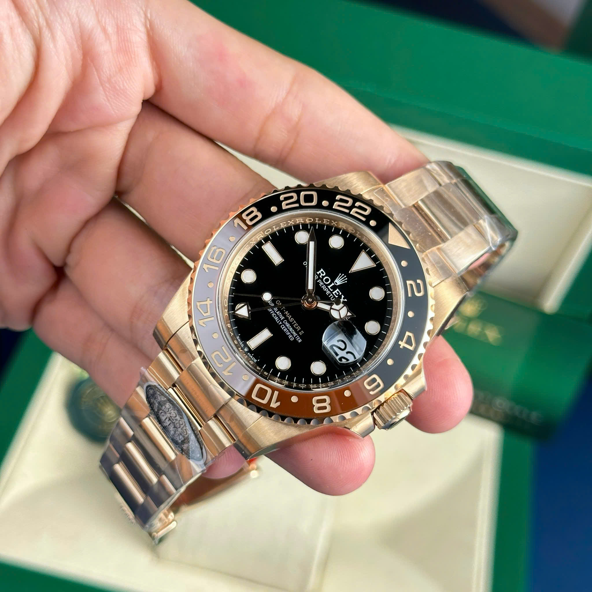 Rolex GMT-Master II 126715CHNR-0001 Root Beer Best Quality Replica Watch Rose Gold Plate Black Dial Bezel Ceramic Clean Factory 40mm (10)
