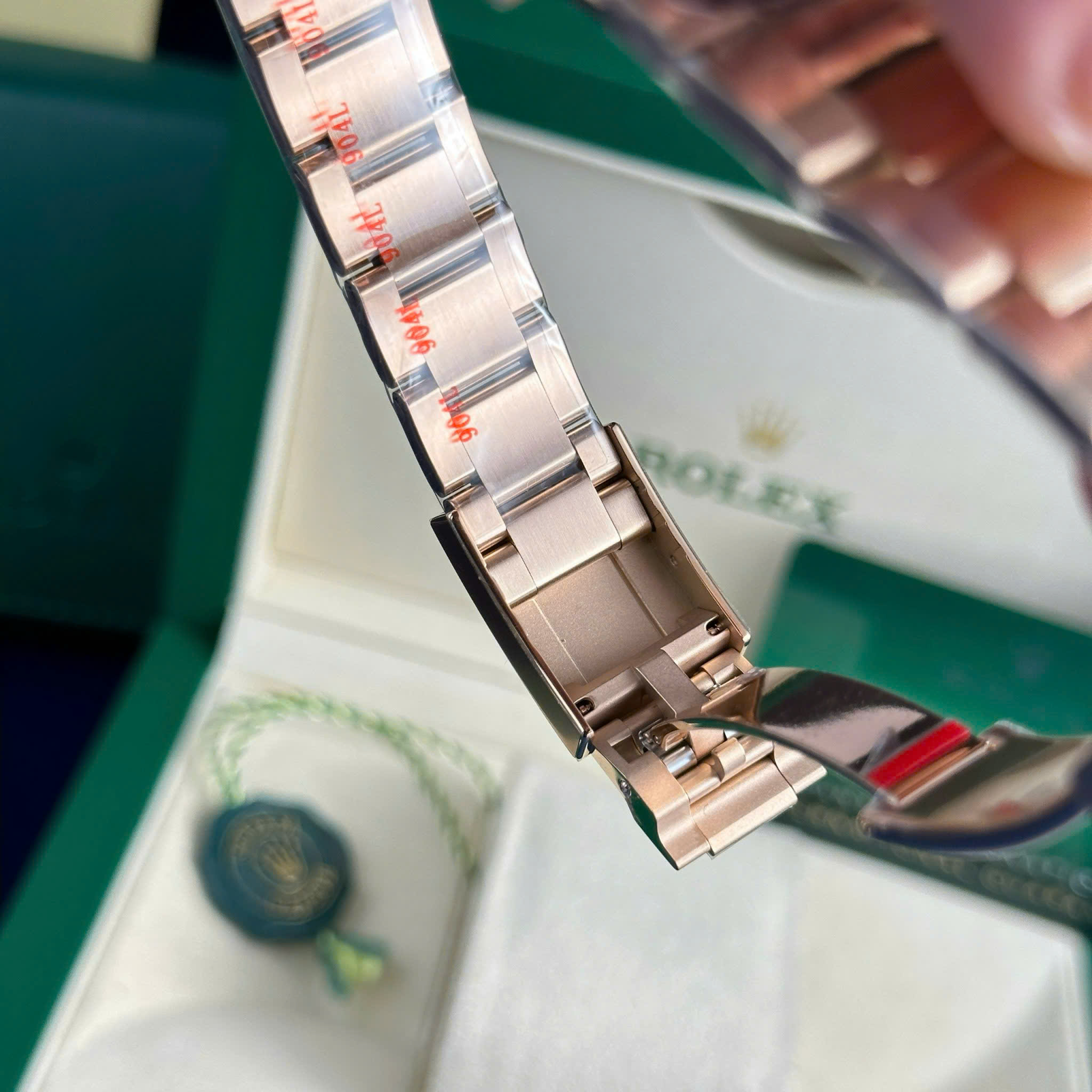 Rolex GMT-Master II 126715CHNR-0001 Root Beer Best Quality Replica Watch Rose Gold Plate Black Dial Bezel Ceramic Clean Factory 40mm (4)