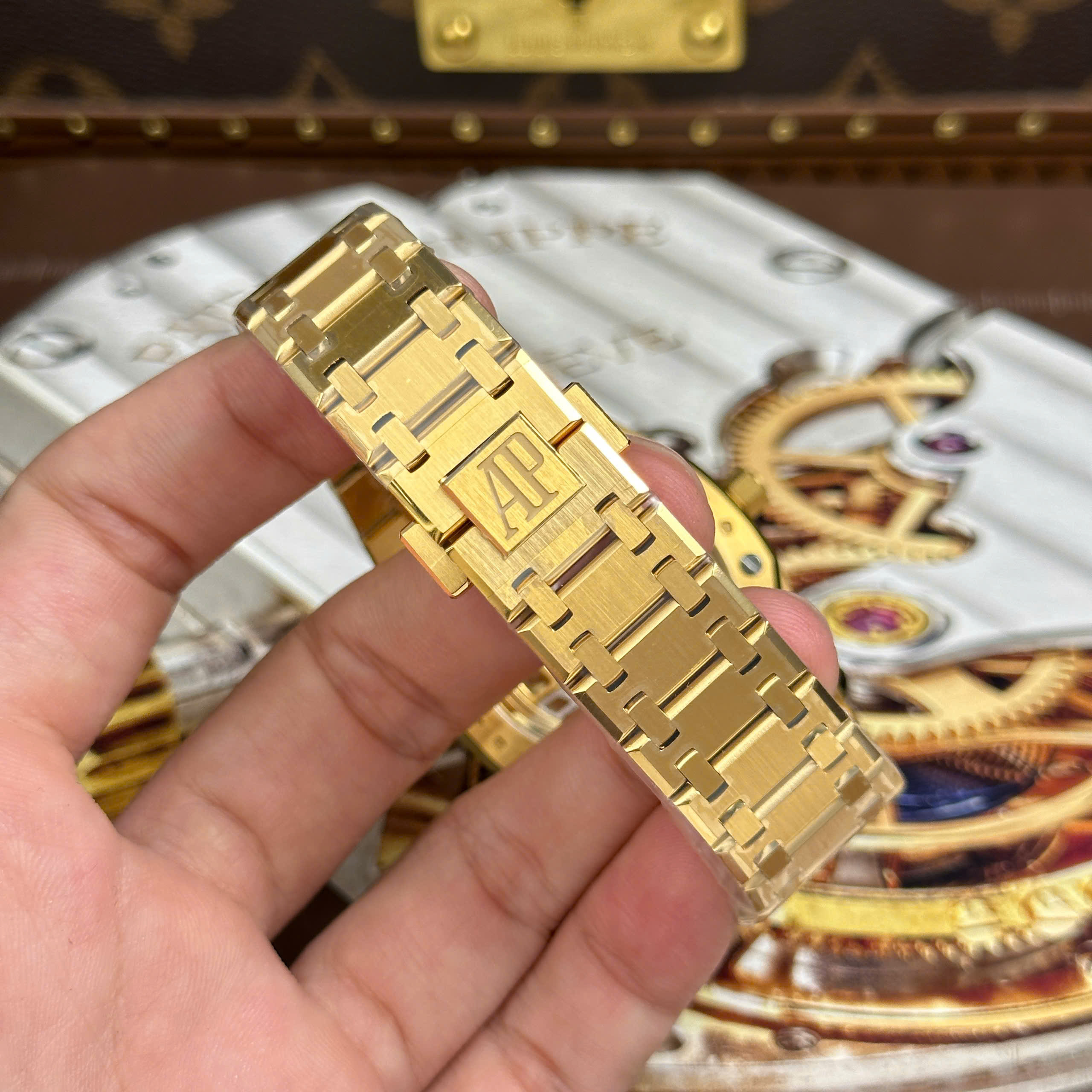 Audemars Piguet Good Imitation Watch Royal Oak Jumbo Extra-thin Openworked 16204 Gold Skeleton Dial ZF Factory 39mm (1)