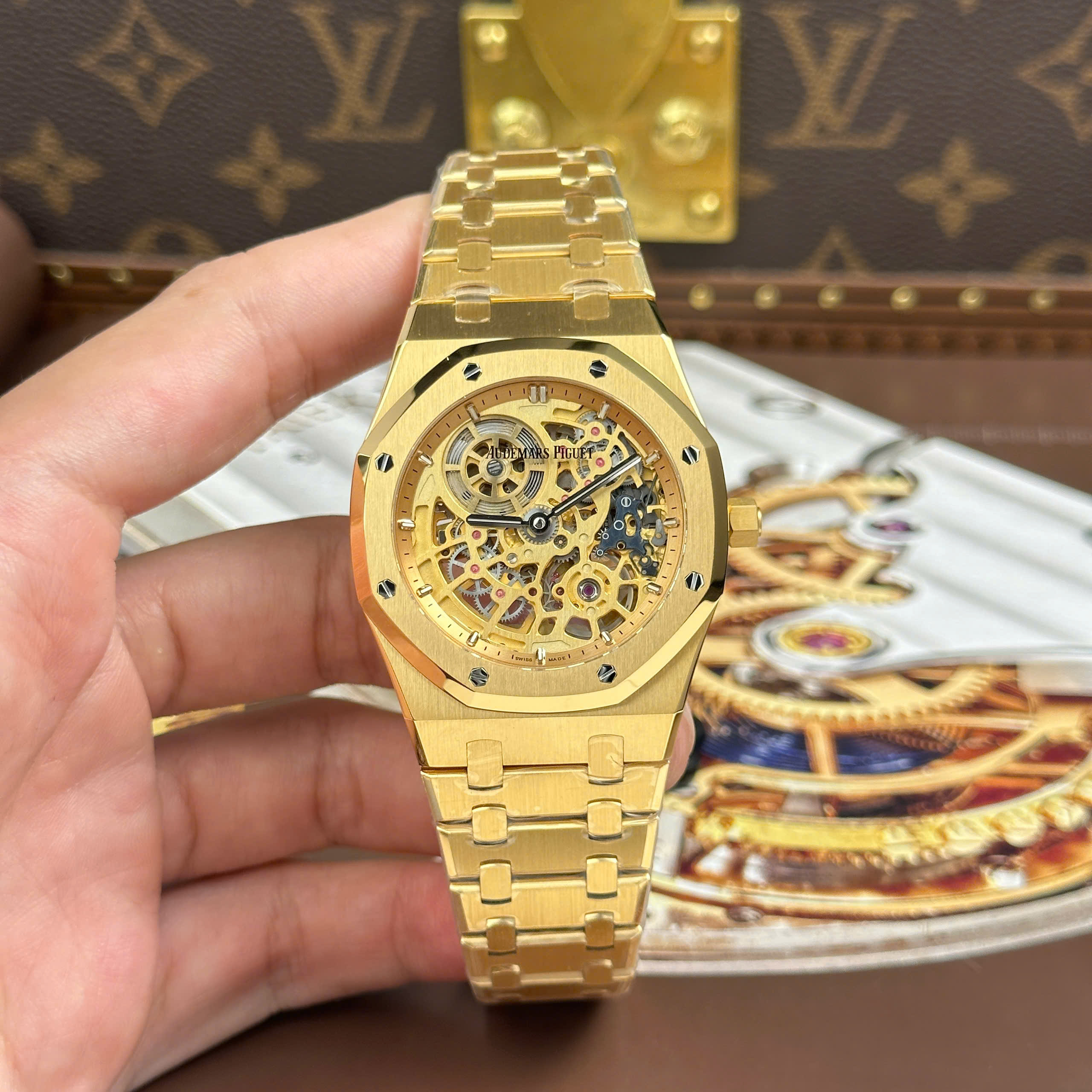 Audemars Piguet Good Imitation Watch Royal Oak Jumbo Extra-thin Openworked 16204 Gold Skeleton Dial ZF Factory 39mm (16)