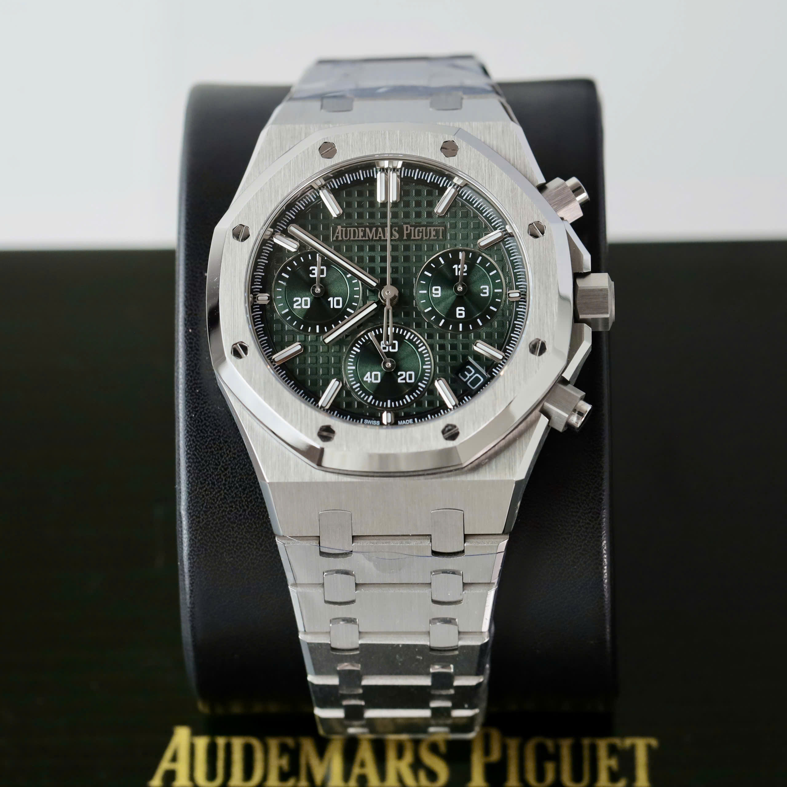 Audemars Piguet Royal Oak 26240 Good Imitation Watches Green Dial Chronograph APS Factory 41mm (1)