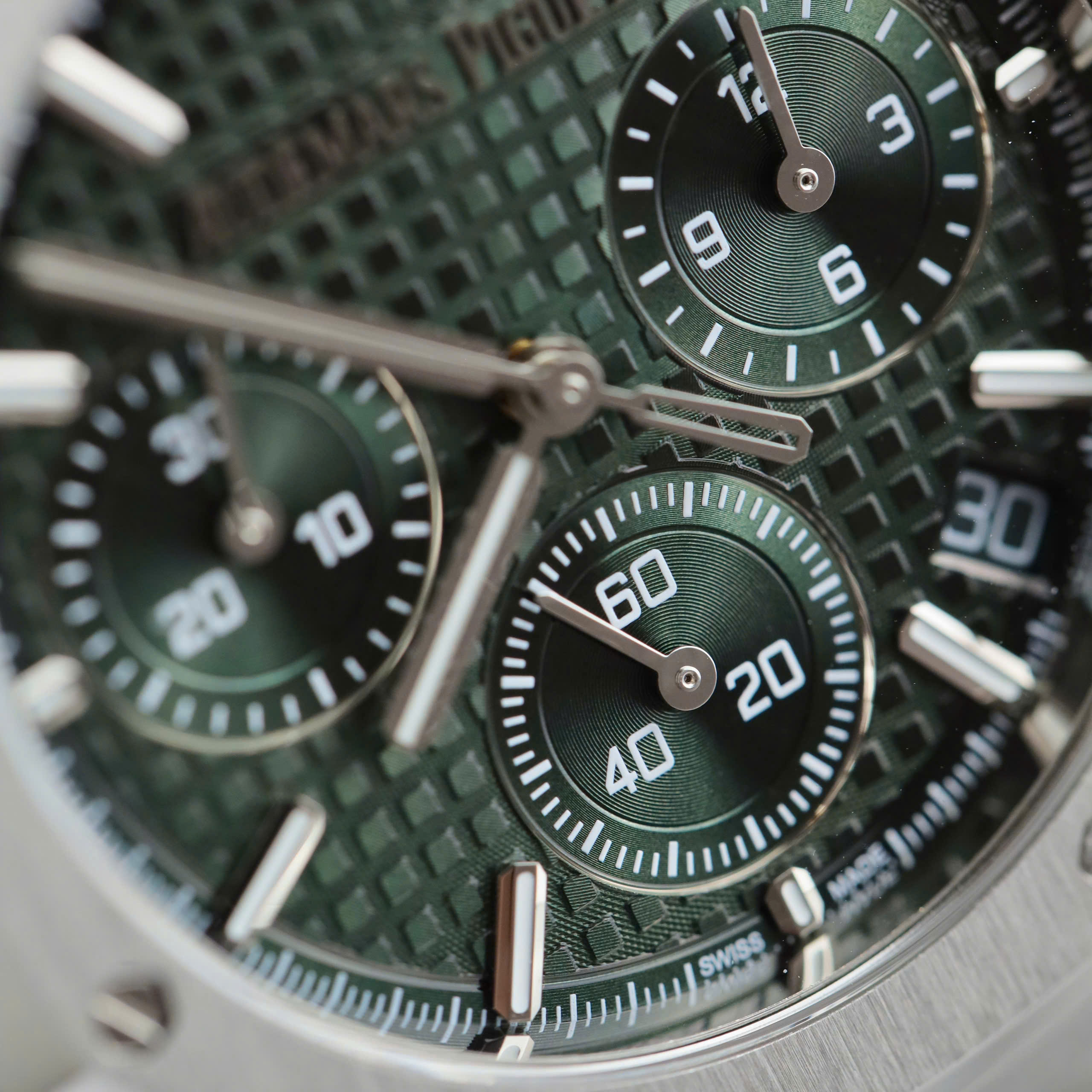 Audemars Piguet Royal Oak 26240 Good Imitation Watches Green Dial Chronograph APS Factory 41mm (5)