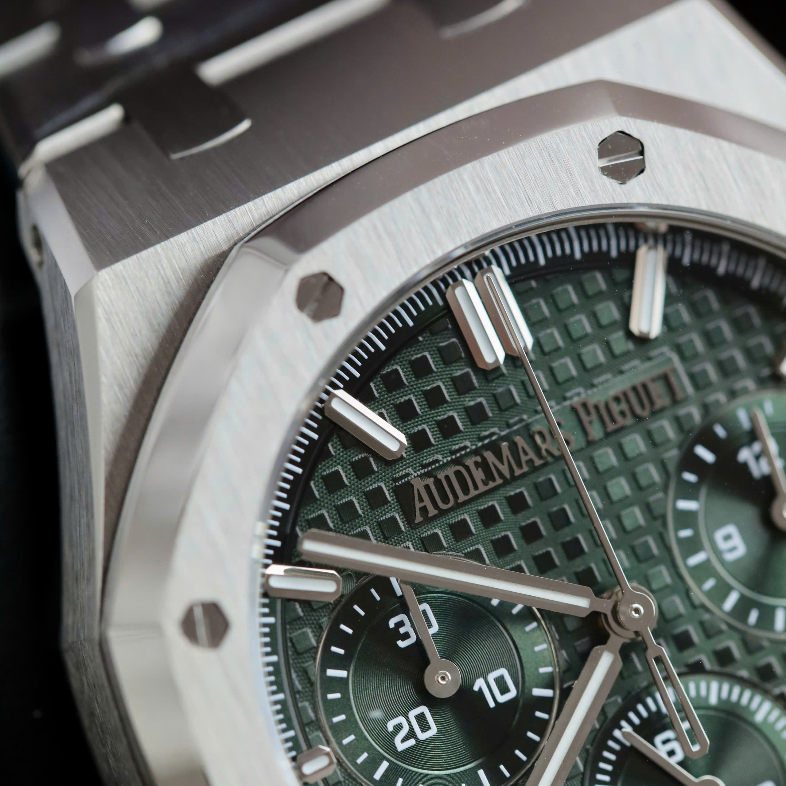 Audemars Piguet Royal Oak 26240 Good Imitation Watches Green Dial Chronograph APS Factory 41mm (6)