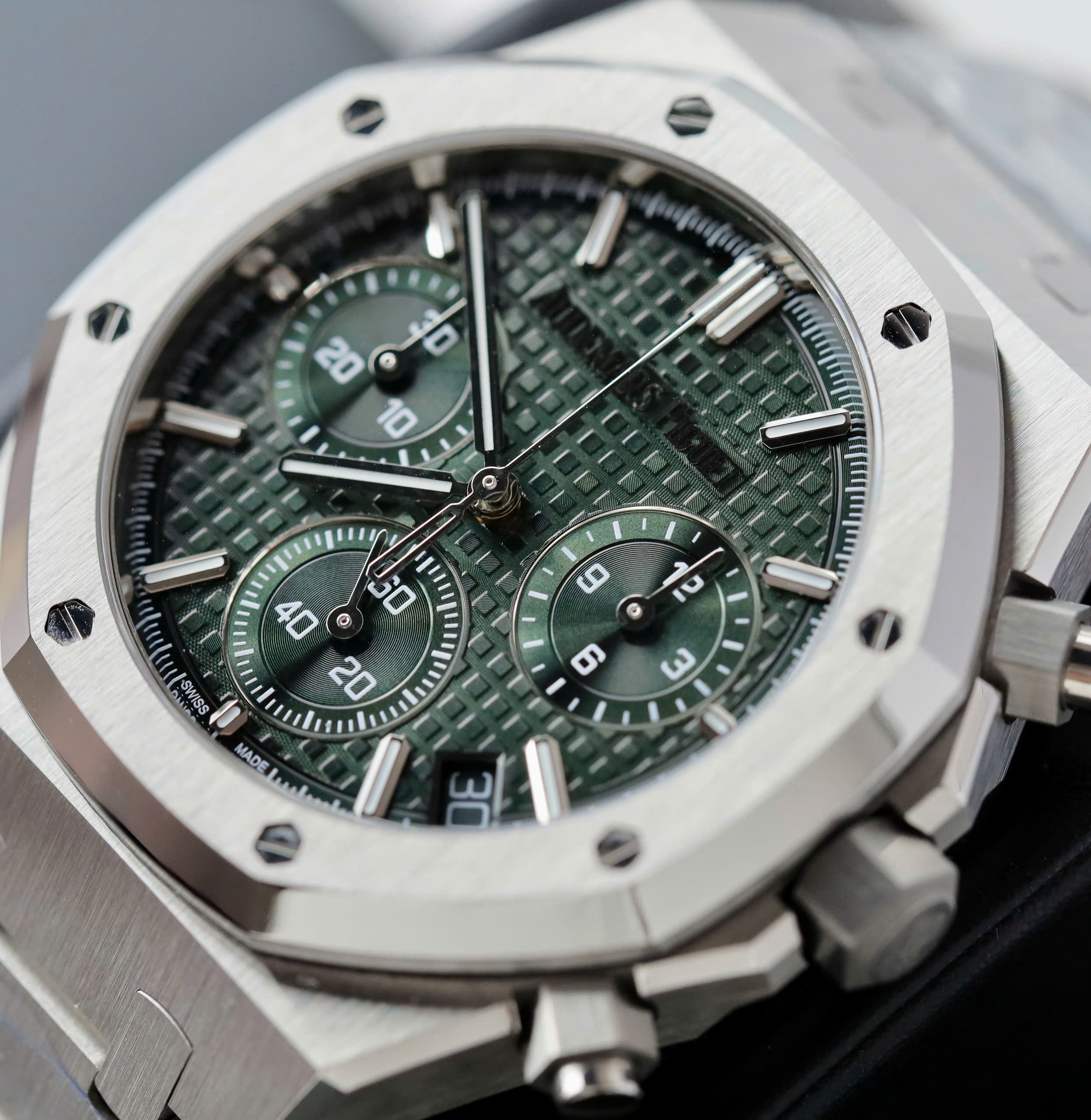 Audemars Piguet Royal Oak 26240 Good Imitation Watches Green Dial Chronograph APS Factory 41mm (7)