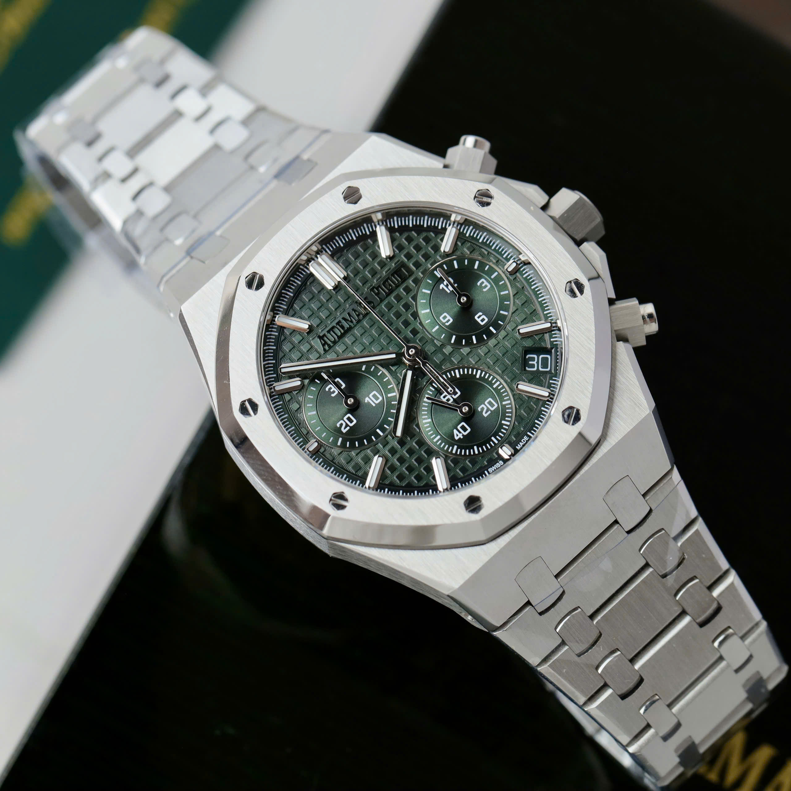 Audemars Piguet Royal Oak 26240 Good Imitation Watches Green Dial Chronograph APS Factory 41mm (9)