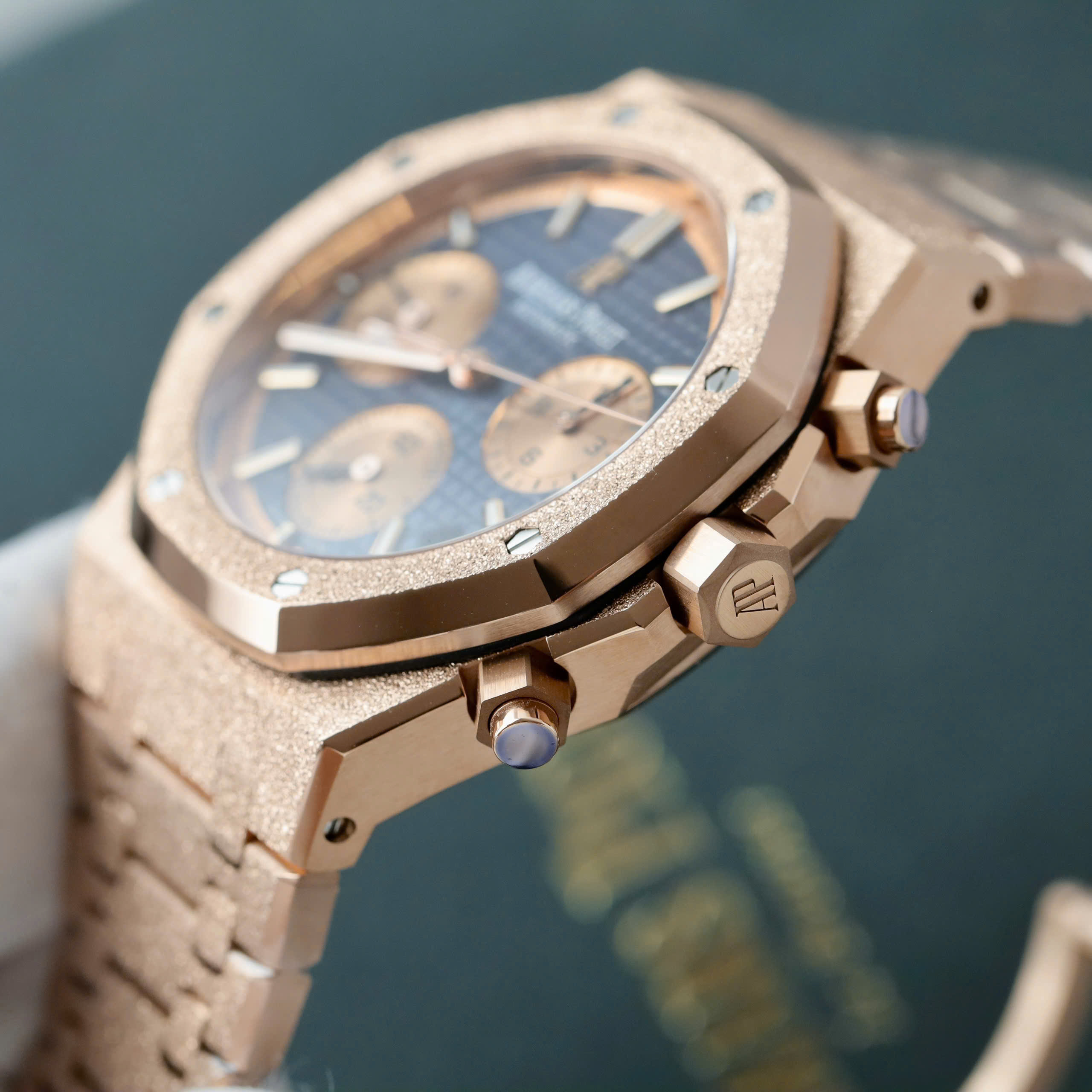 Audemars Piguet Royal Oak Chronograph 26239 Frosted Imitaiton Watch Rose Gold Plate Blue Dial 41mm (3)