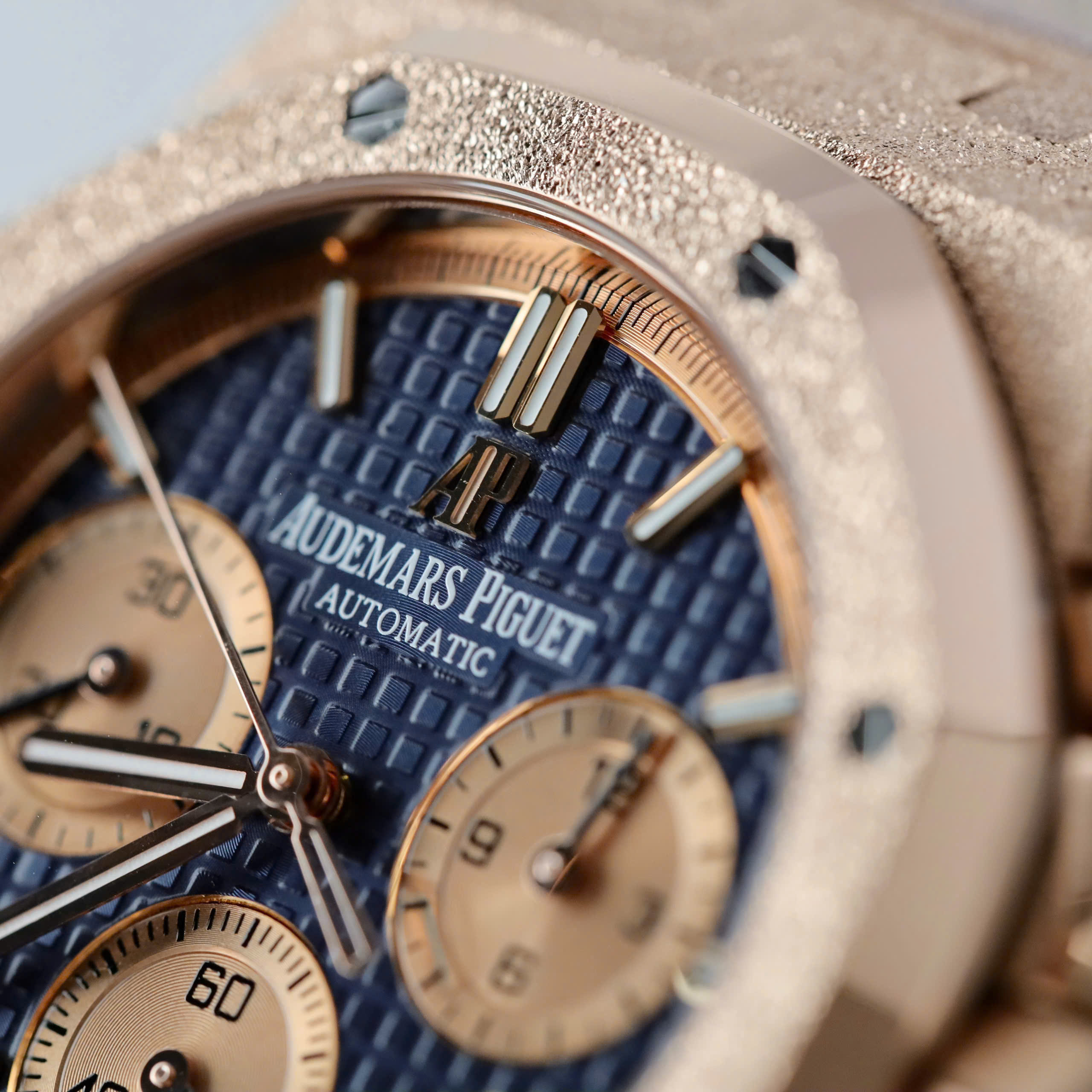 Audemars Piguet Royal Oak Chronograph 26239 Frosted Imitaiton Watch Rose Gold Plate Blue Dial 41mm (4)