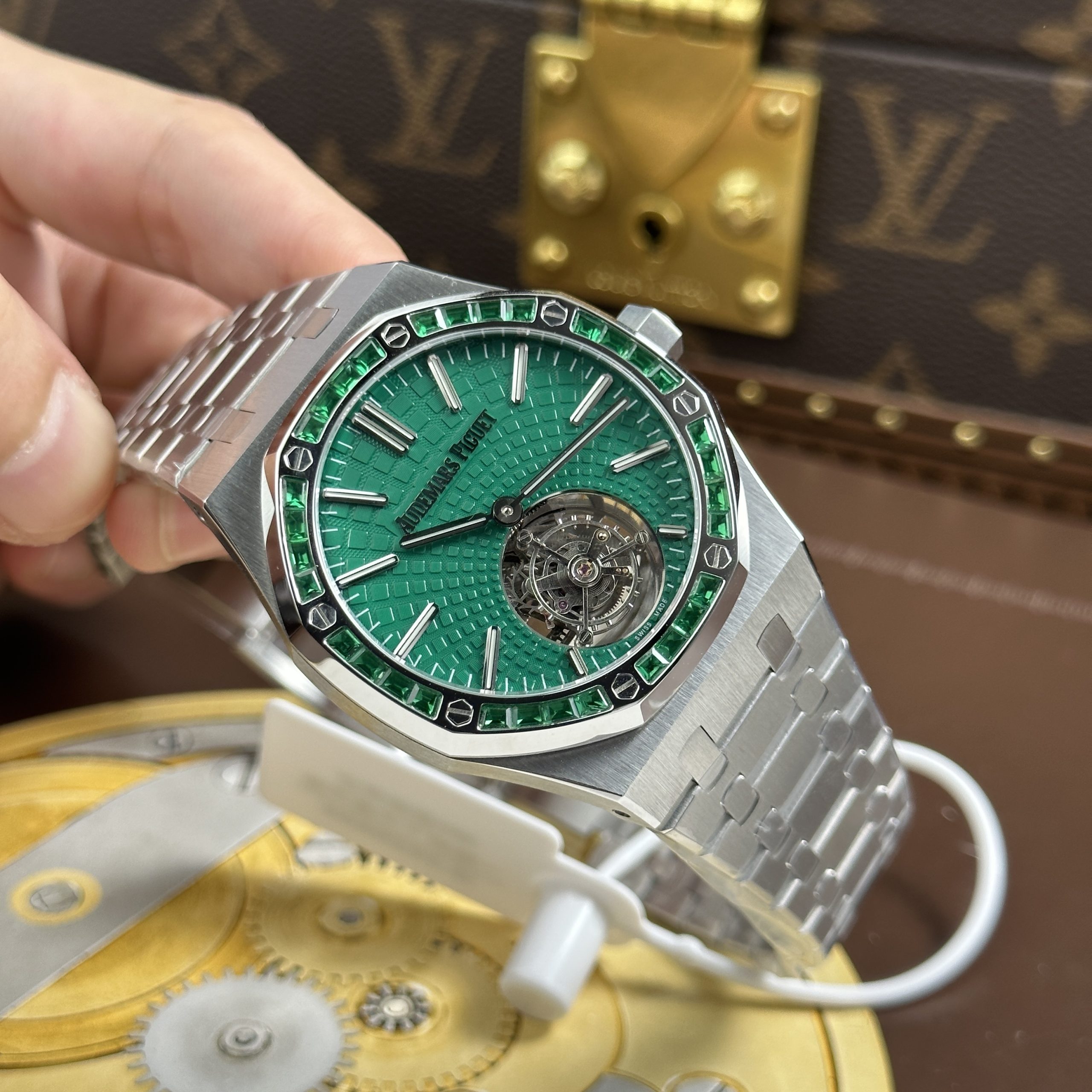 Audemars Piguet Royal Oak Flying Tourbillon 26530 Best Quality Replica Watch Green Dial BBS Factory 41mm (13)