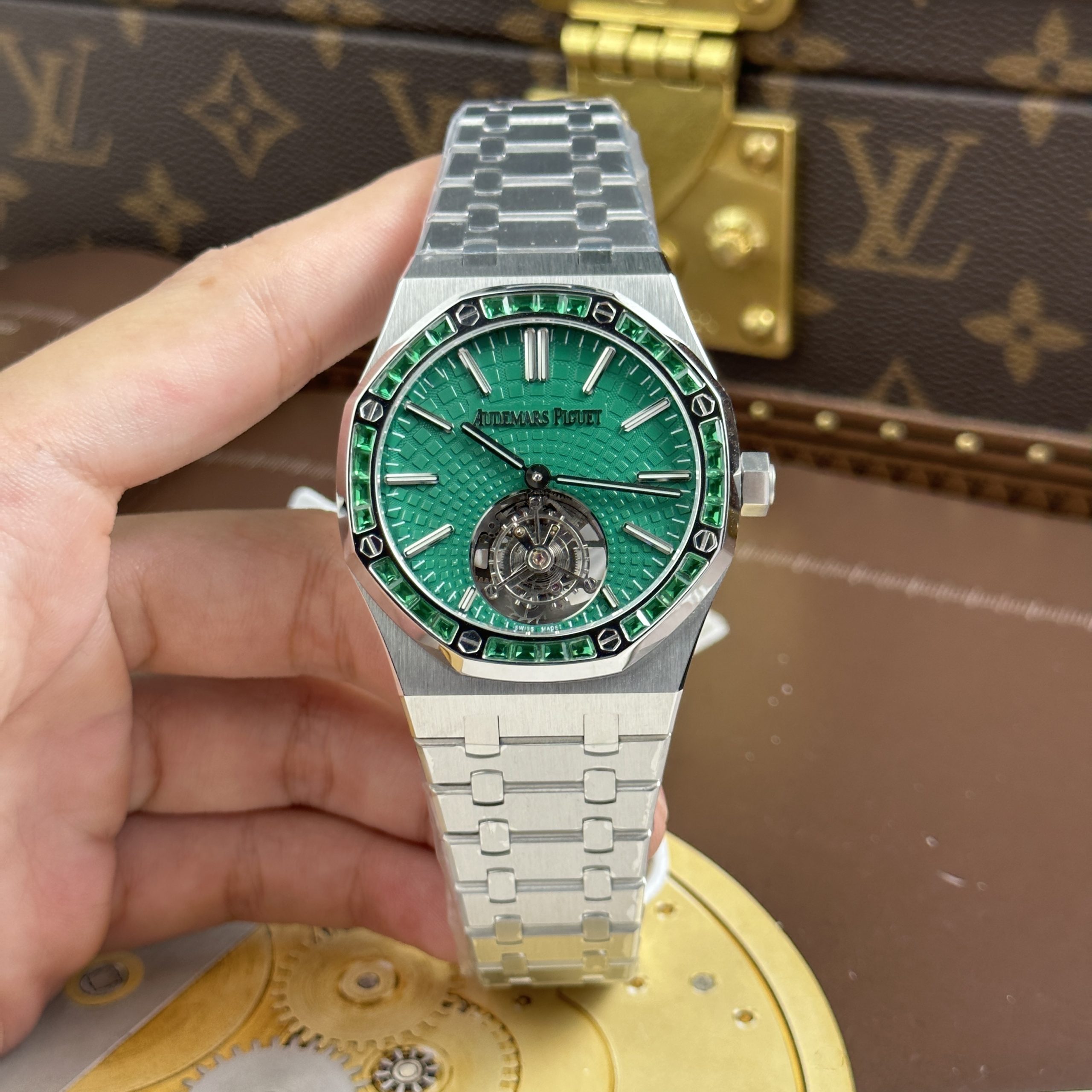 Audemars Piguet Royal Oak Flying Tourbillon 26530 Best Quality Replica Watch Green Dial BBS Factory 41mm (14)
