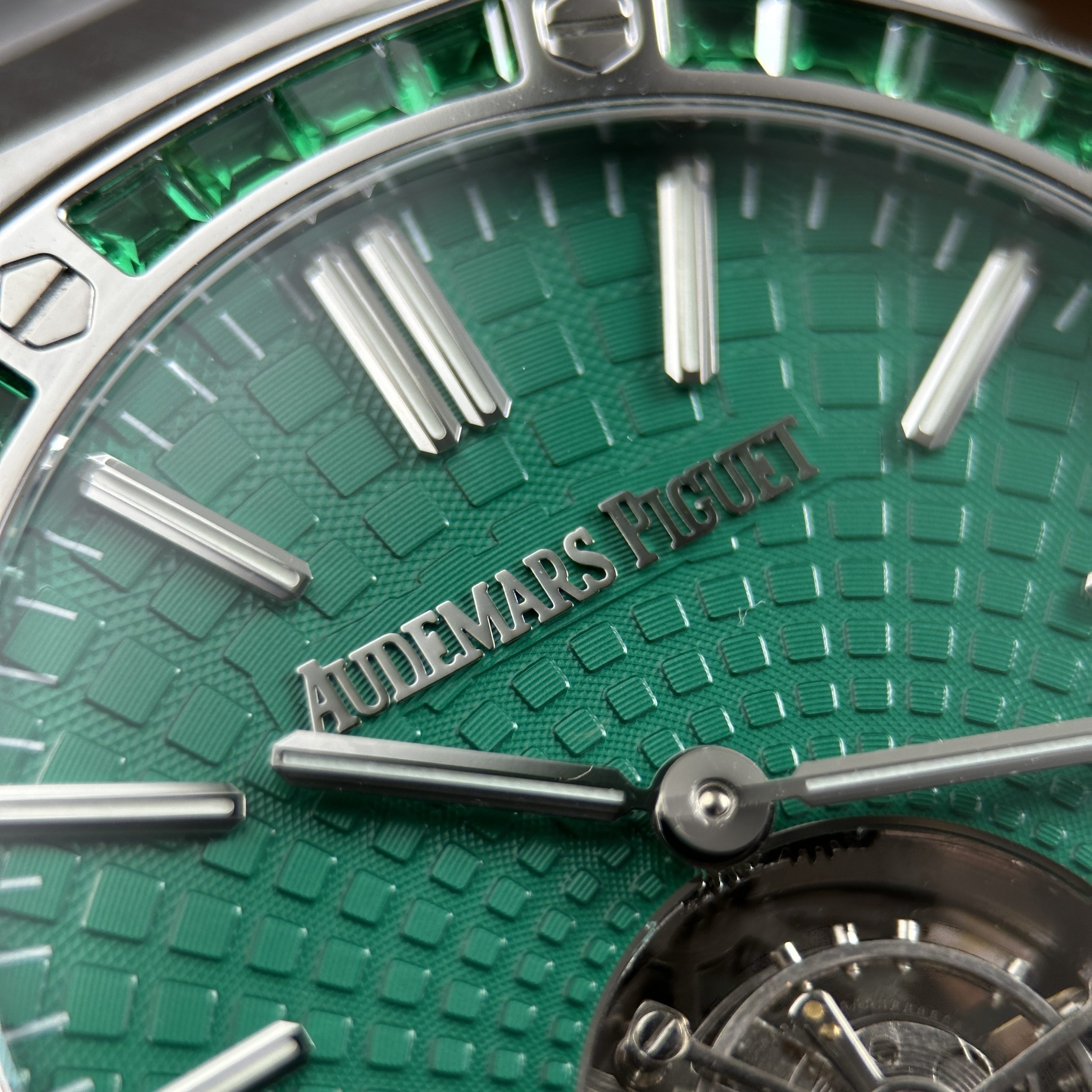 Audemars Piguet Royal Oak Flying Tourbillon 26530 Best Quality Replica Watch Green Dial BBS Factory 41mm (8)