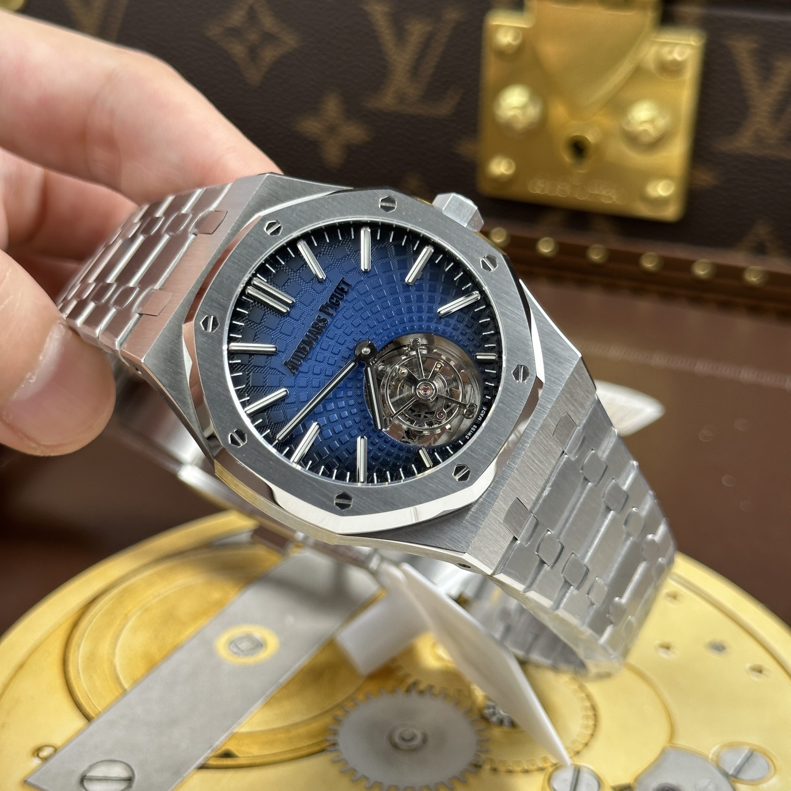 Audemars Piguet Royal Oak Flying Tourbillon 26530 Good Imitation Watch Blue Dial BBS Factory 41mm (13)