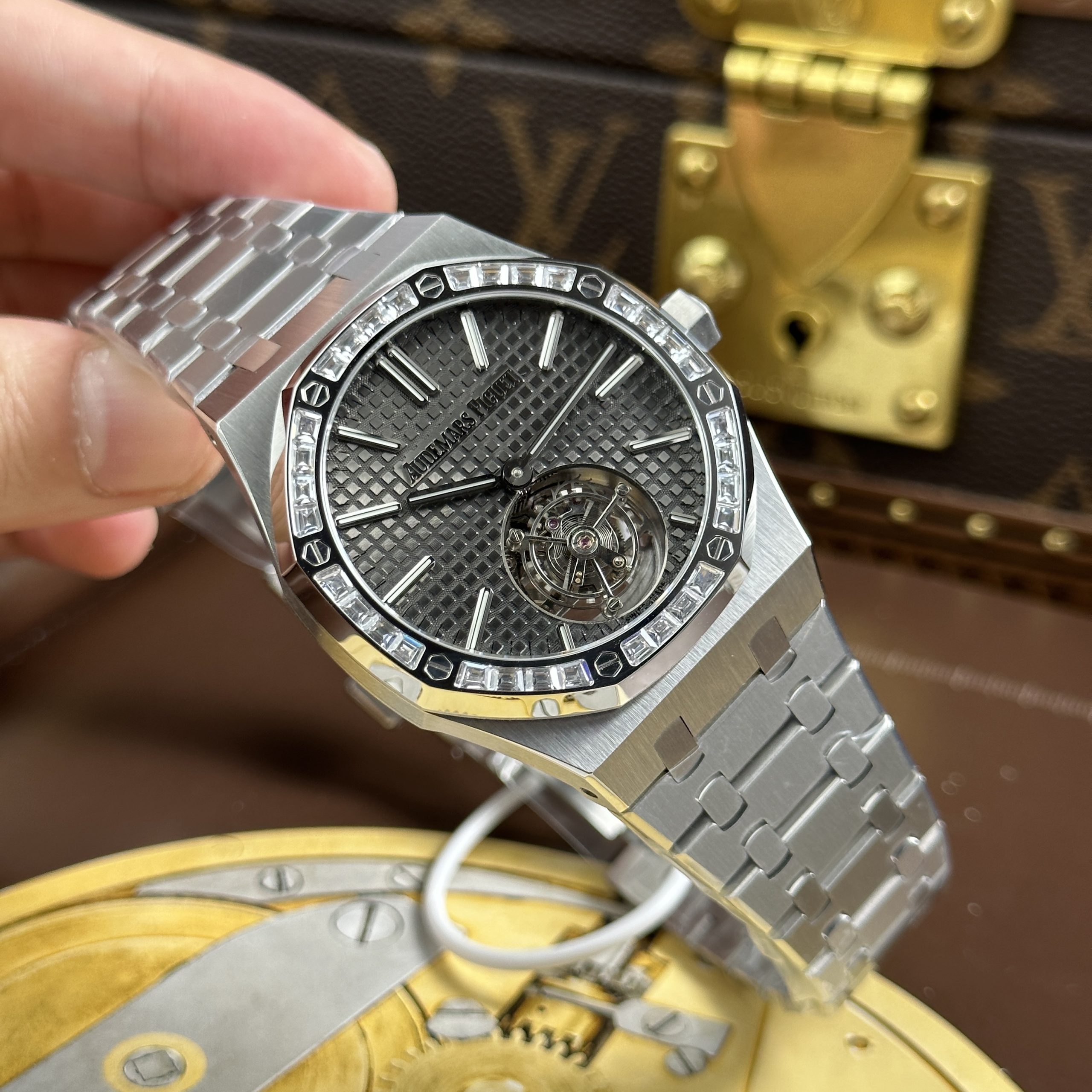 Audemars Piguet Royal Oak Flying Tourbillon 26730 Imitation Watch Rhinestone Bezel Grey Dial BBS Factory 41mm (14)