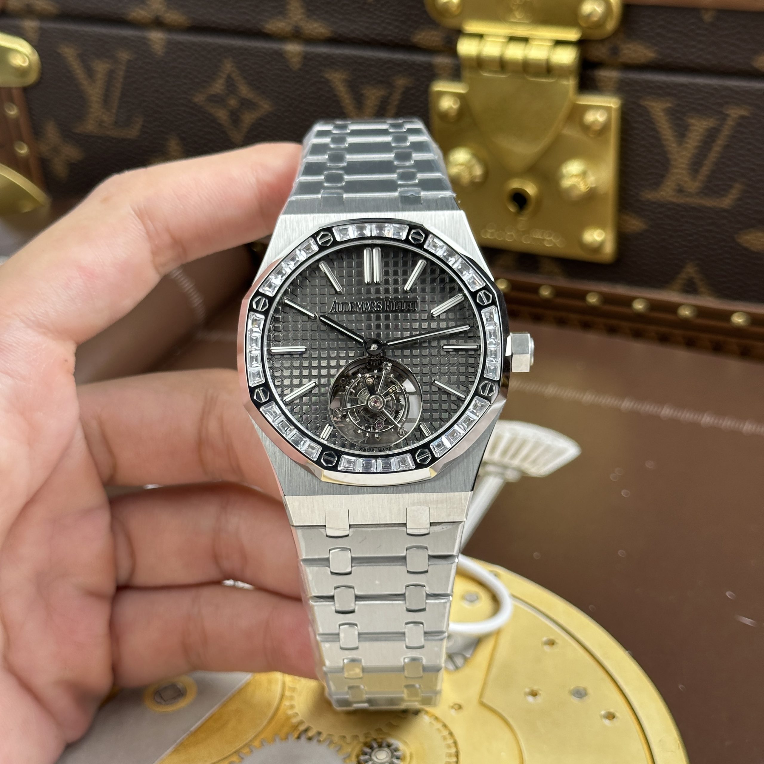 Audemars Piguet Royal Oak Flying Tourbillon 26730 Imitation Watch Rhinestone Bezel Grey Dial BBS Factory 41mm (15)