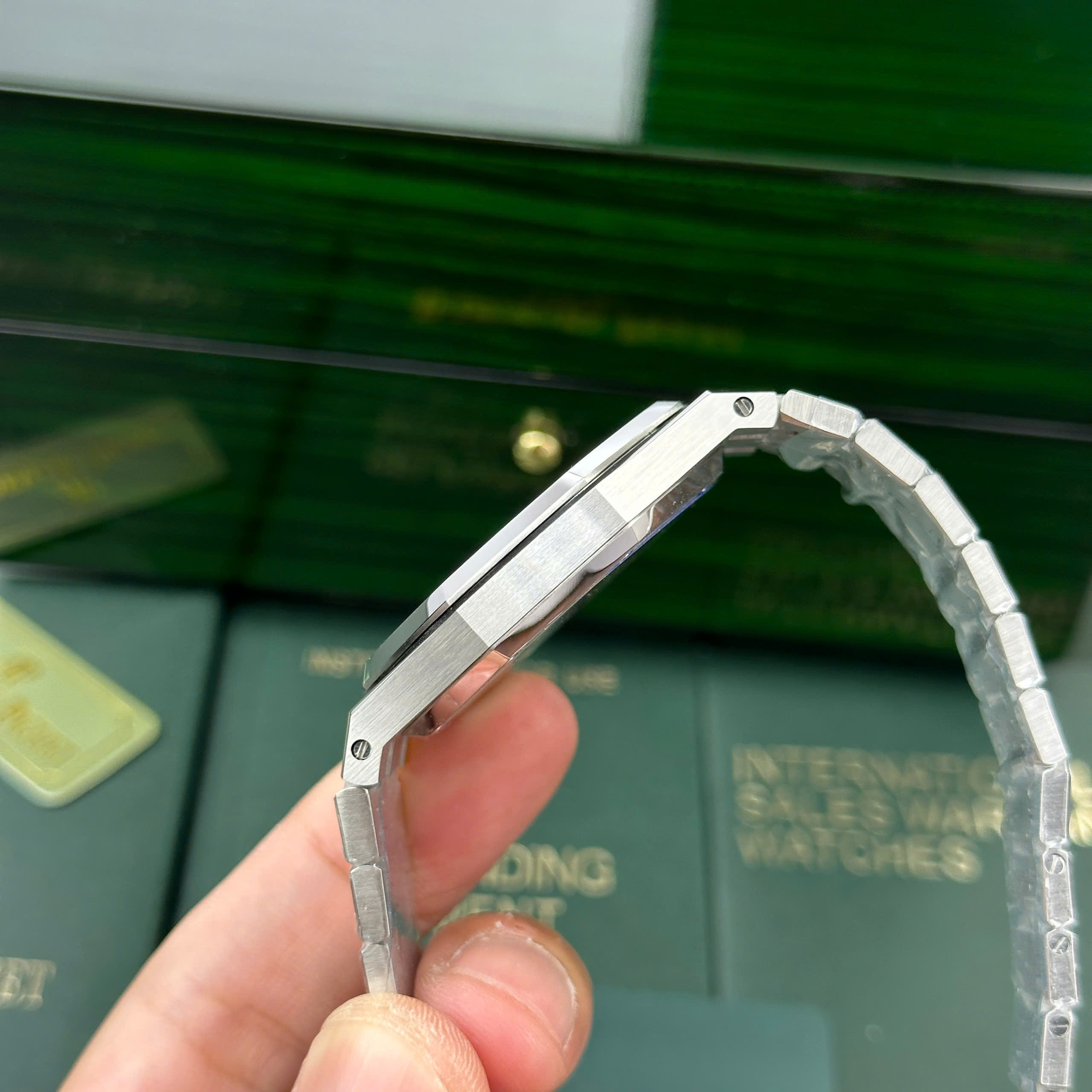 Audemars Piguet Royal Oak Jumbo Extra-Thin 15206PT Replica Watch Black Dial Rhinestone Hours IP Factory 39mm (4)