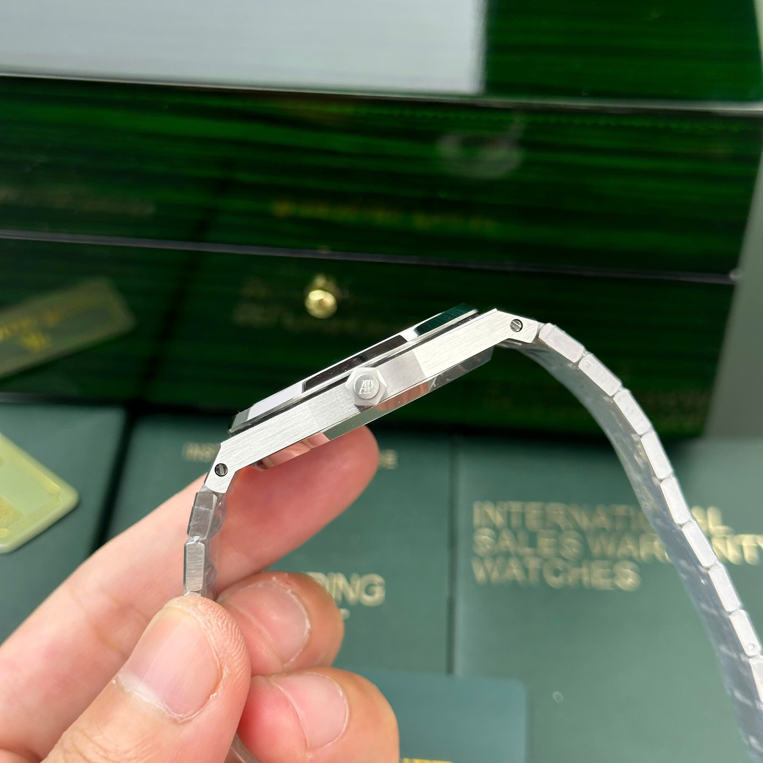 Audemars Piguet Royal Oak Jumbo Extra-Thin 15206PT Replica Watch Black Dial Rhinestone Hours IP Factory 39mm (5)