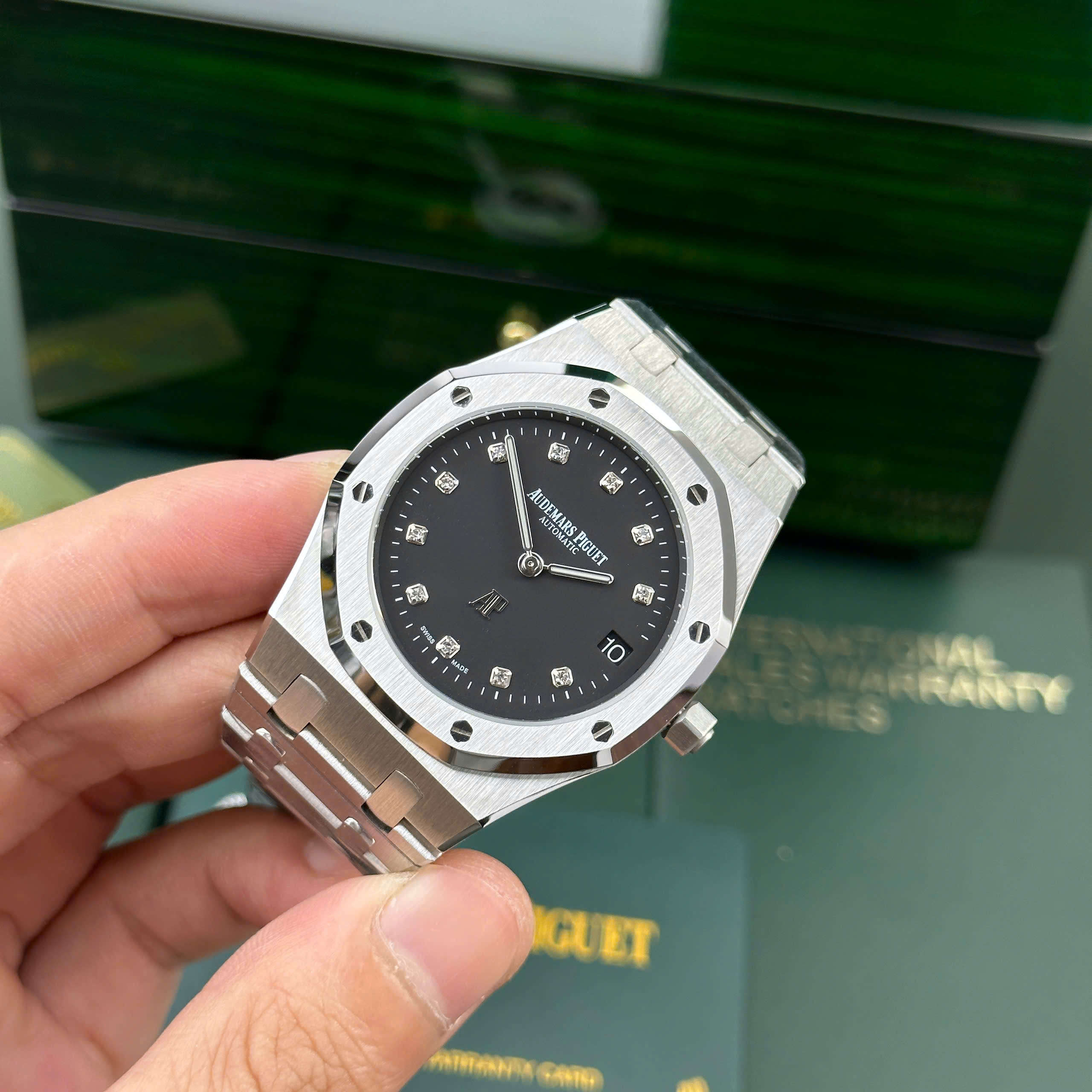 Audemars Piguet Royal Oak Jumbo Extra-Thin 15206PT Replica Watch Black Dial Rhinestone Hours IP Factory 39mm (7)