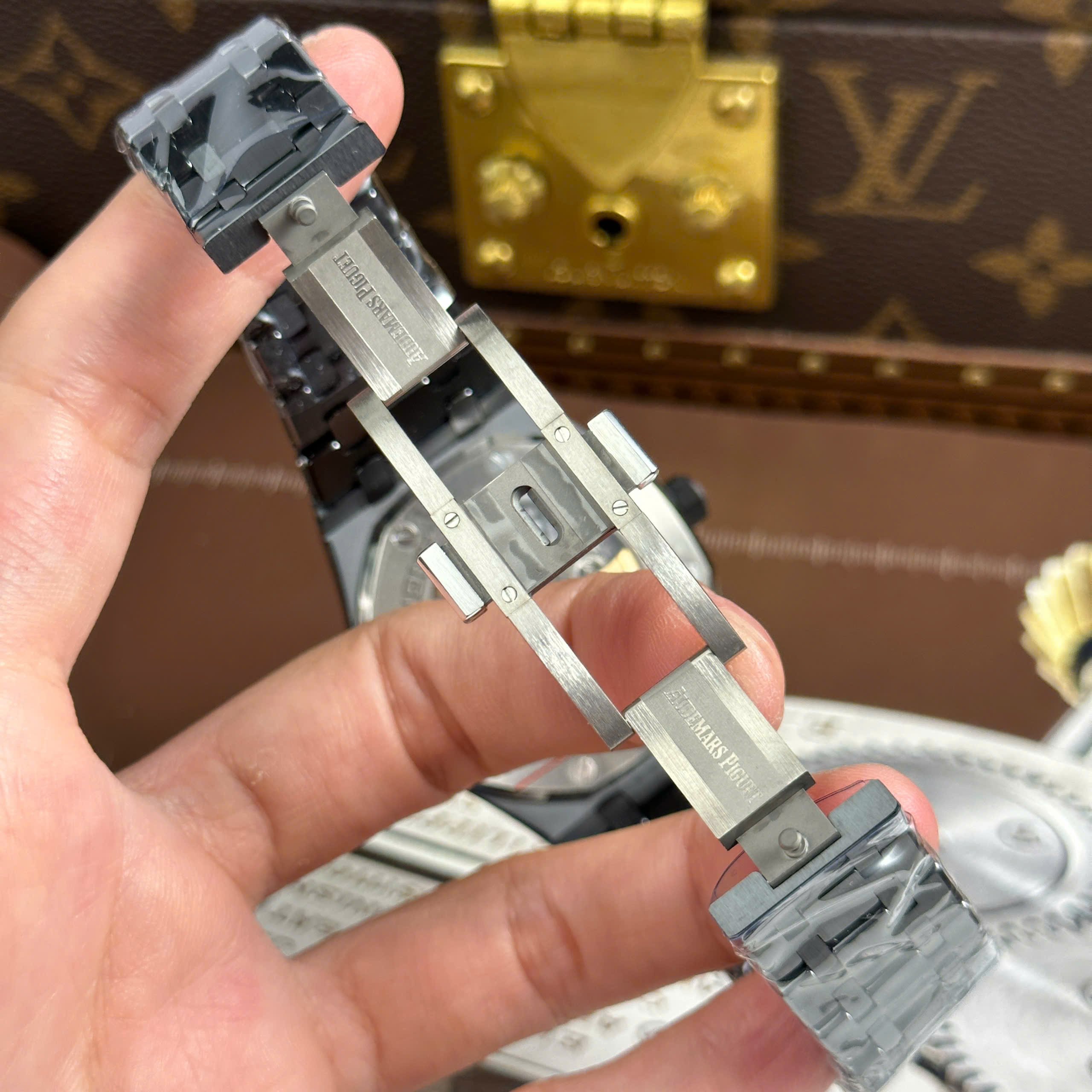 Audemars Piguet Royal Oak Openworked 15407 Best Replica Watch Black Ceramic Case Skeleton Dial THB Factory 41mm (2)