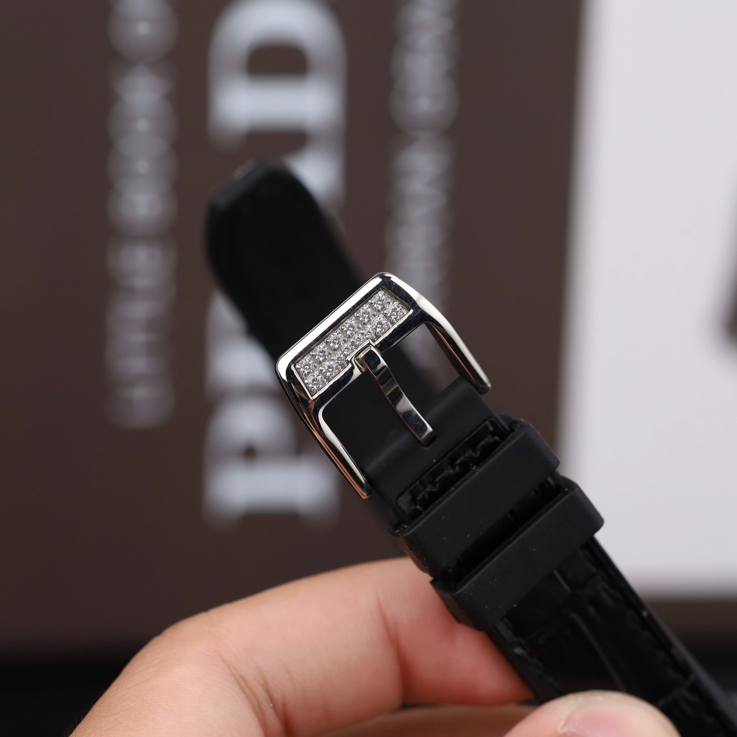 Franck Muller V32 Good Imitation Watch White Dial Rhinestone Case Rubber Strap ABF Factory 36mm (2)